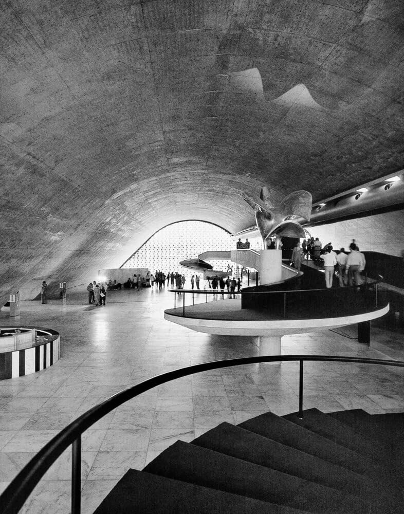 Oscar Niemeyer: Eine Legende der Moderne / A Legend of Modernism