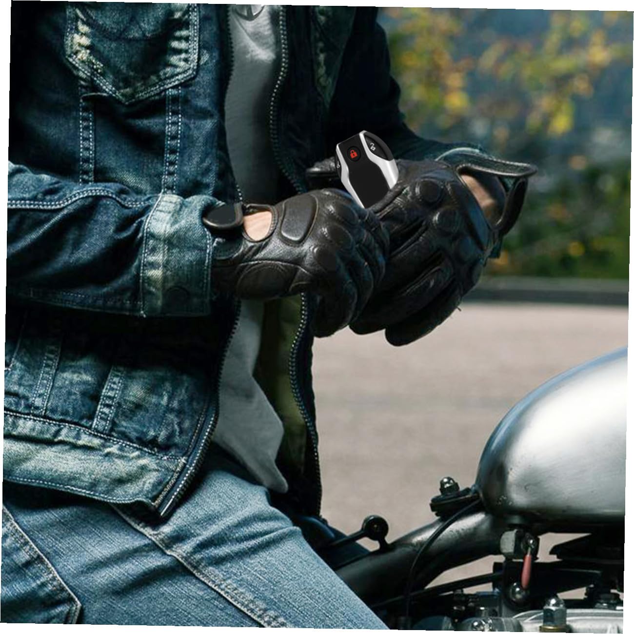 Kit Allarme Moto Blocco Automatico e Telecomando, Dispositivo di Sicurezza con Funzione Avvio Remoto in Plastica, per Protezione Completa della Moto