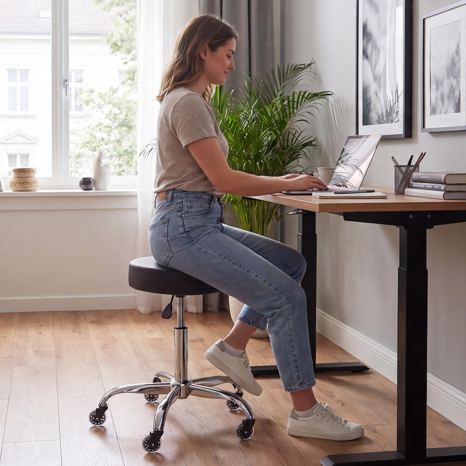 VEVOR Taburete Giratorio de Trabajo, Taburete con Ruedas, Capacidad de Carga de 226,8 kg, Altura Ajustable de 55-71 cm, Giro 360°, Asiento Ergonómico Acolchado, para Oficina Estudio Clínica Hogar