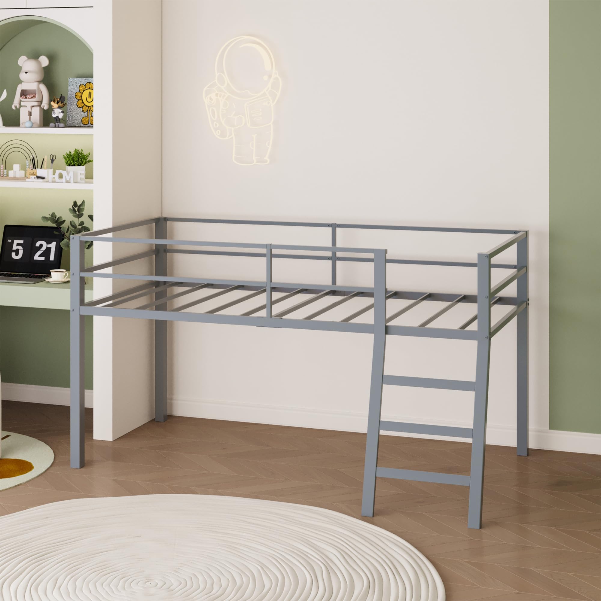 Cama tipo loft de metal bajo con escalera y barandilla para niños o adolescentes, cama tipo loft que ahorra espacio, tamaño individual para dormitorio pequeño, color gris 7