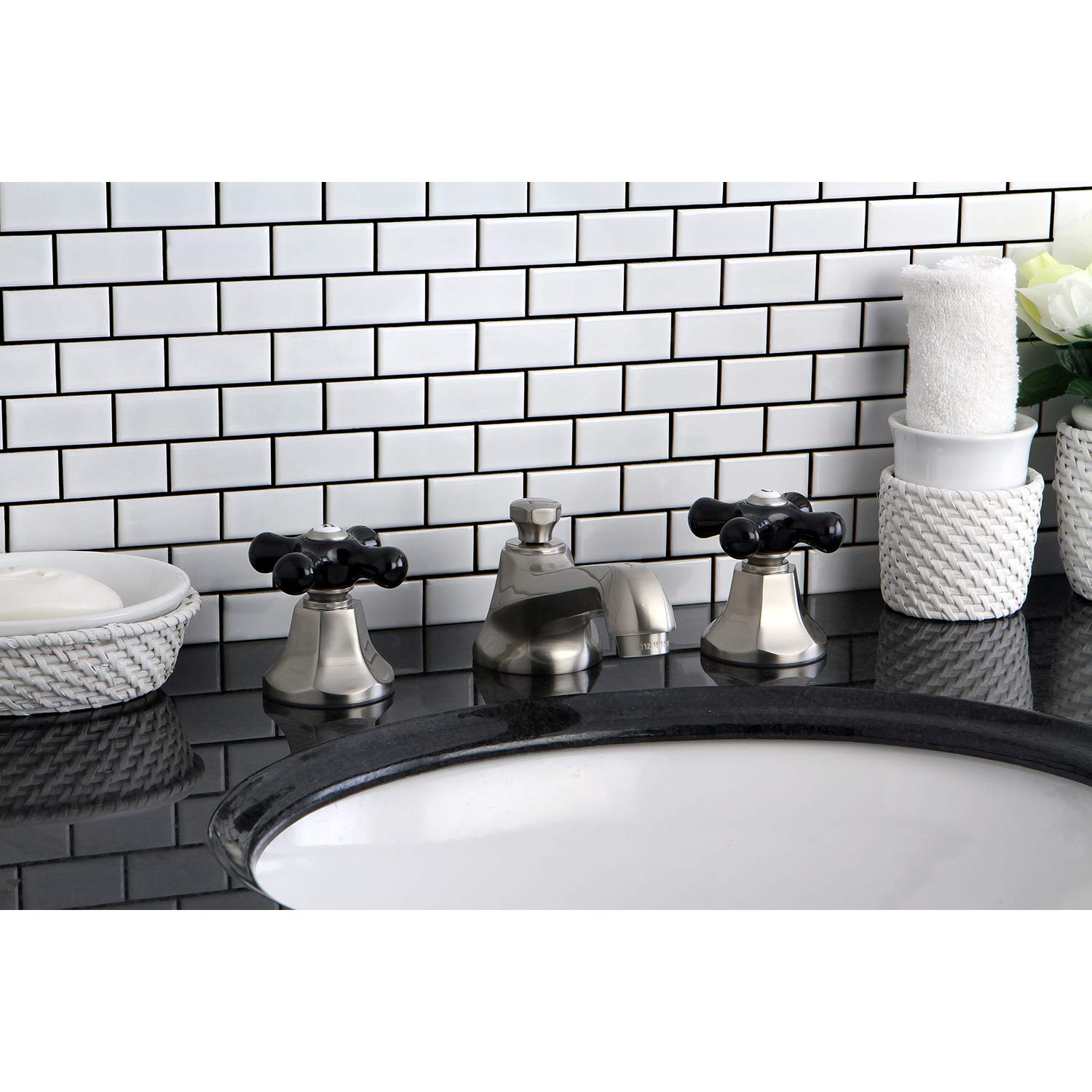 Kingston Brass KS4468PKX Metropolitan - Rubinetto per lavabo con scarico a scomparsa, in nichel satinato