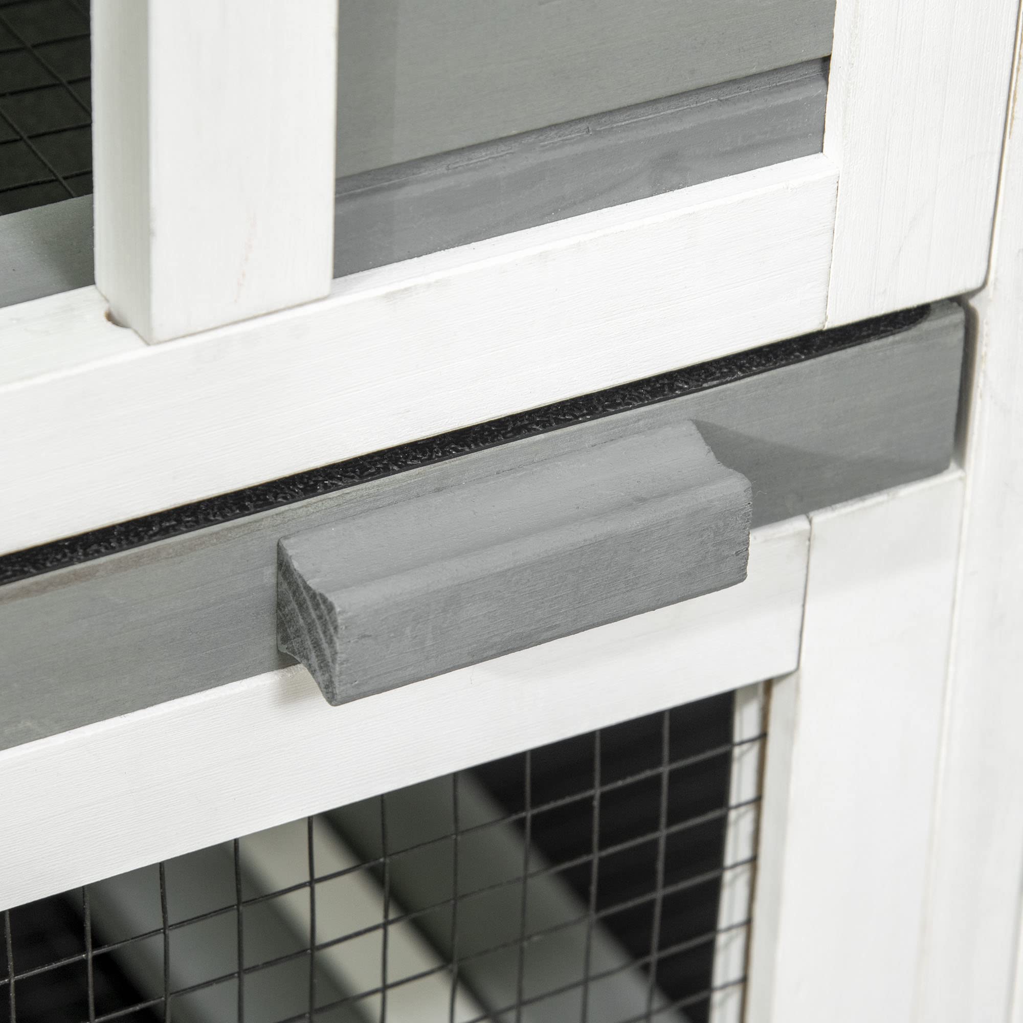 PawHut Conigliera in legno per interni con rotelle 3 livelli rampe 2 porte chiuse a chiave - dim. 110L x 50W x 86H cm - grigio e bianco
