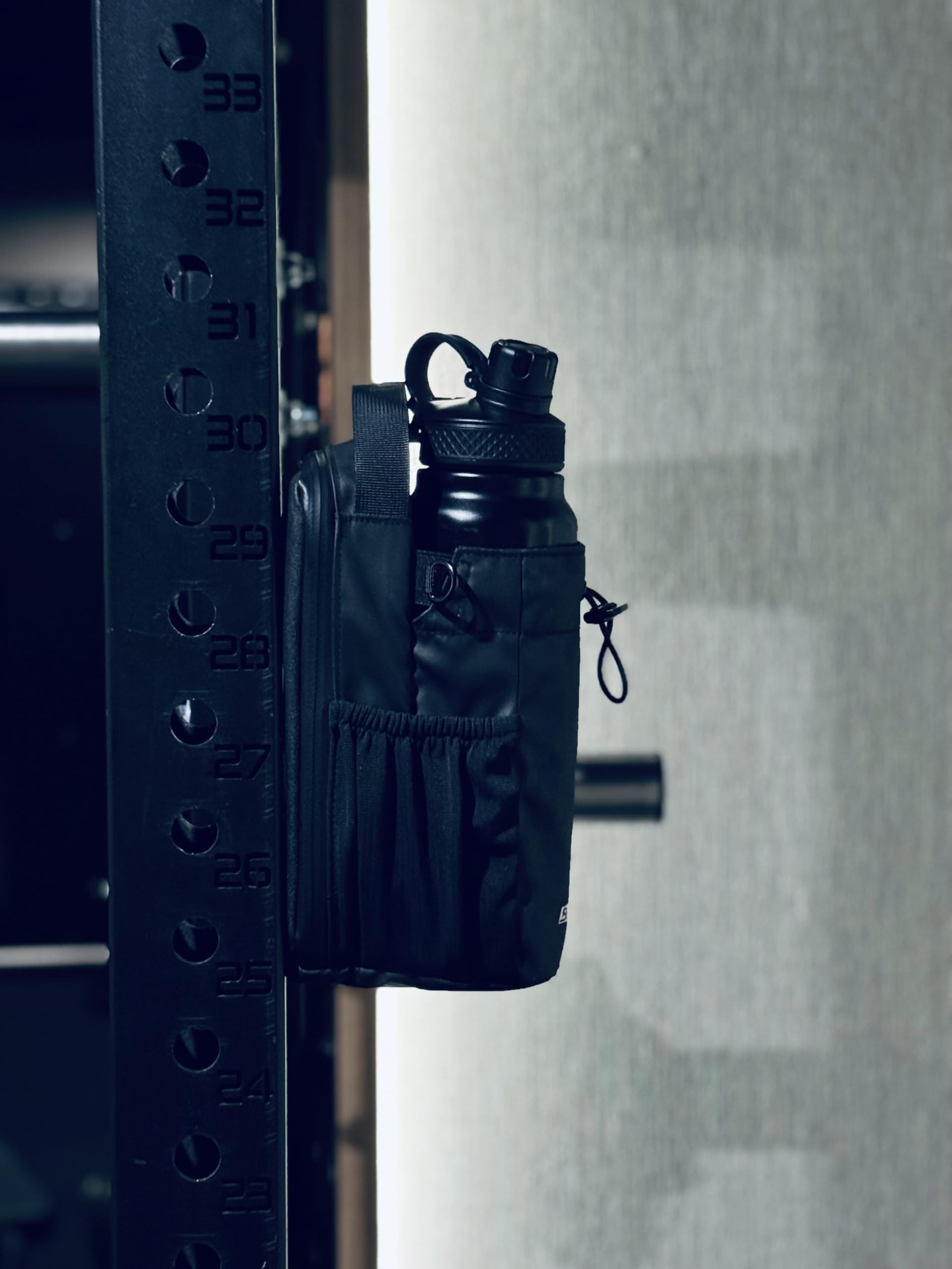 Benson - Bolsa de fitness magnética con fuerte fijación magnética, soporte para botella de 1200 ml, compartimento para teléfono móvil y mosquetón, para hombre y mujer, ideal para deportes, uso diario
