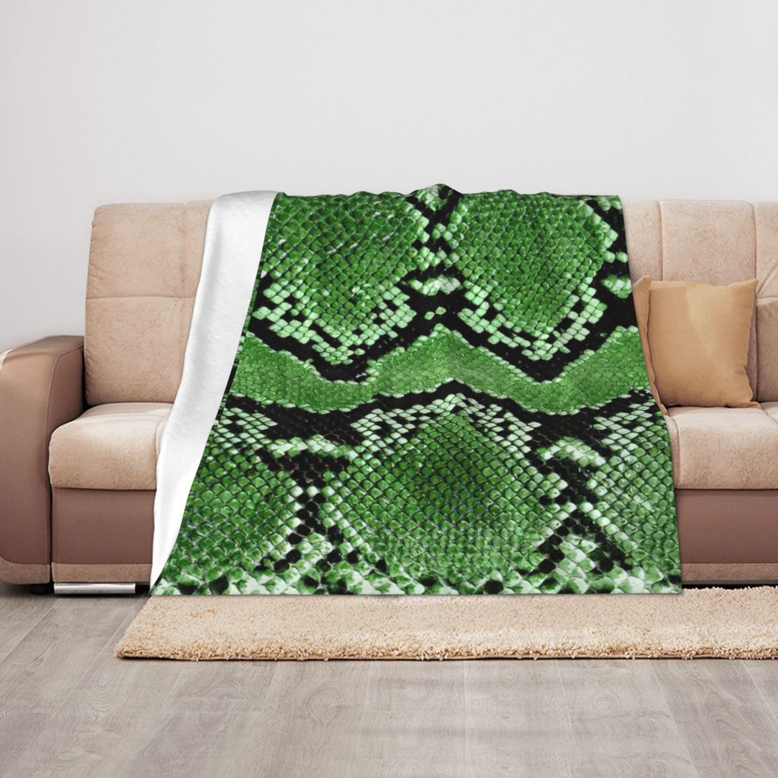 Couverture douce verte motif serpent pour vos soirées cocooning