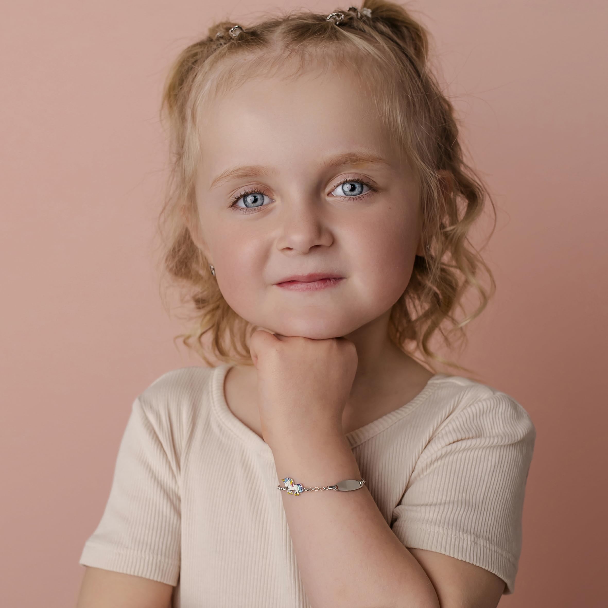 Sakrami Personalisierbares Armband für Kinder aus 925er Silber mit Emailliertem Einhorn mit Gravierbarem Plättchen - Armband zur Geburt Kommunion oder Taufe