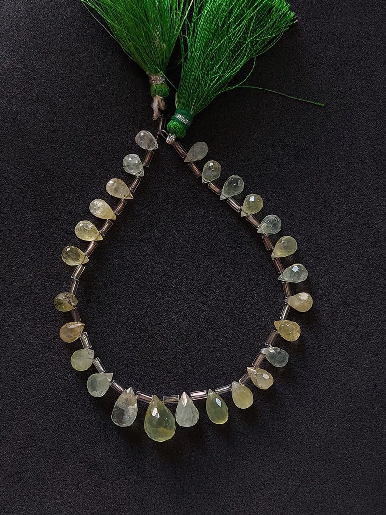 Préhnite naturelle contre les bijoux ternes avec ces perles en larme pour colliers