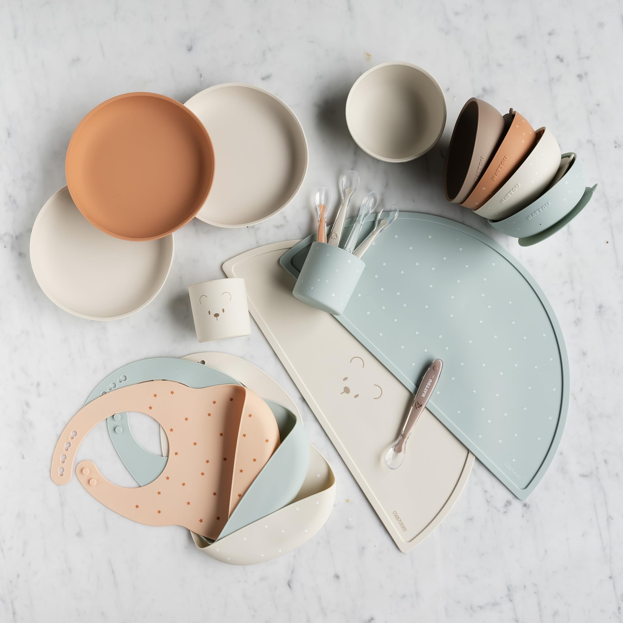Nattou Stoviglie in Silicone per Bambini, 4 Pezzi, 1 Cucchiaio, 1 Ciotola con Coperchio, 1 Bicchiere, 1 Tovaglietta, Senza BPA, Silicone, Naturale