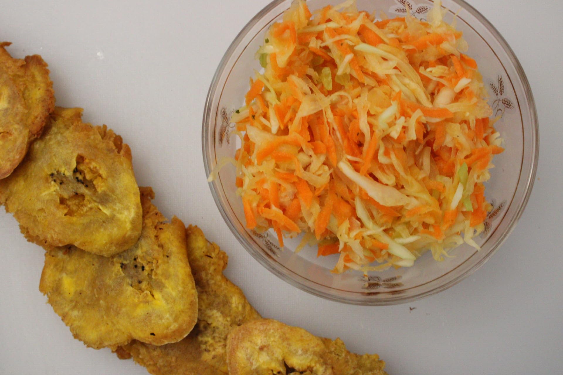 Presse-pèse de banane plantain en bois pour tostones et fritures maison
