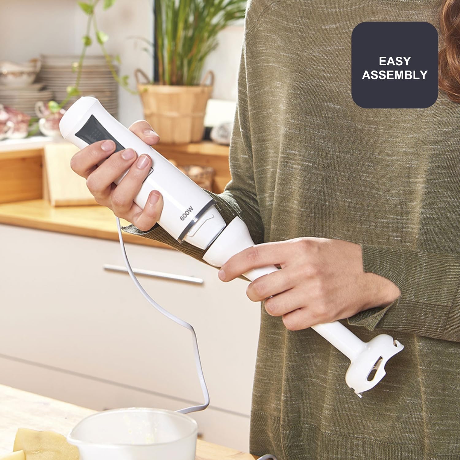 Black+Decker BXHB500E mikser ręczny 600 W, kompaktowa i ergonomiczna konstrukcja, zdejmowana podstawka z tworzywa sztucznego, odporna na zachlapanie, w zestawie miarka, tworzywo sztuczne, biały