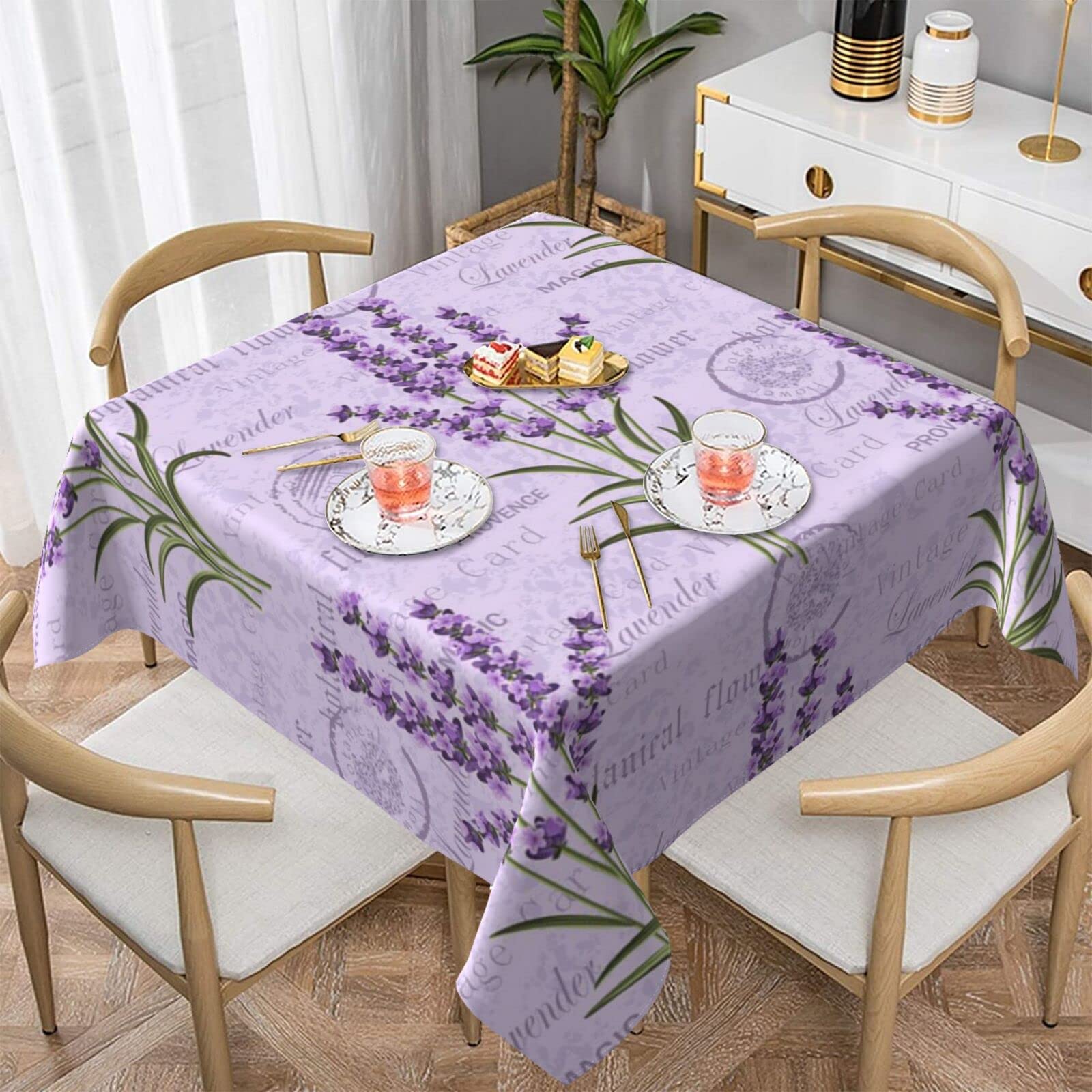 Nappe carrée motif lavande pour repas en famille et décoration de table