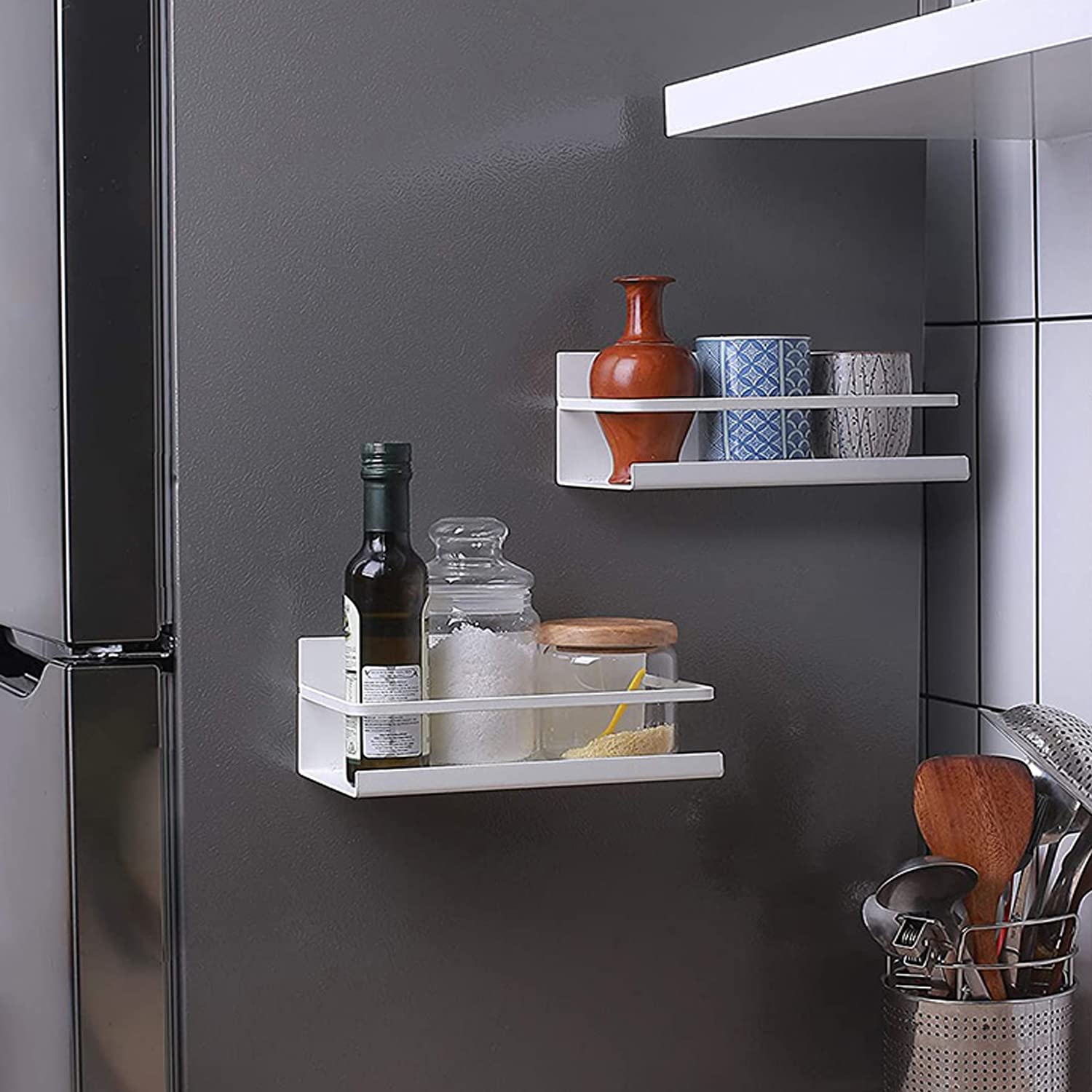 2 Scaffali Magnetici Per Frigorifero COM-FOUR - Con Ganci, Portata Fino A 6 Kg, Bianco