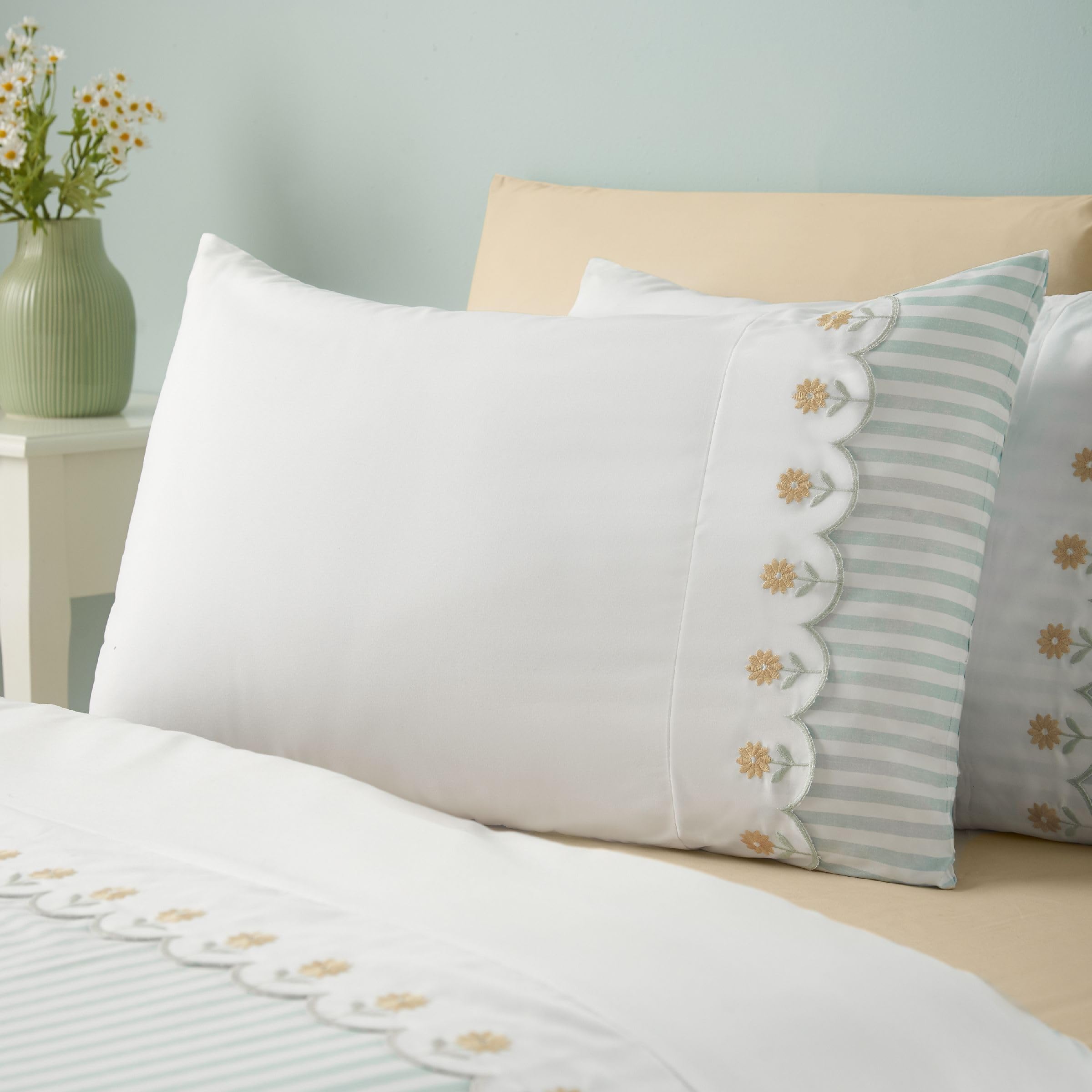Catherine Lansfield Embroidered Daisy Soft Touch Single Duvet Cover Set with Pillowcase Sage Green