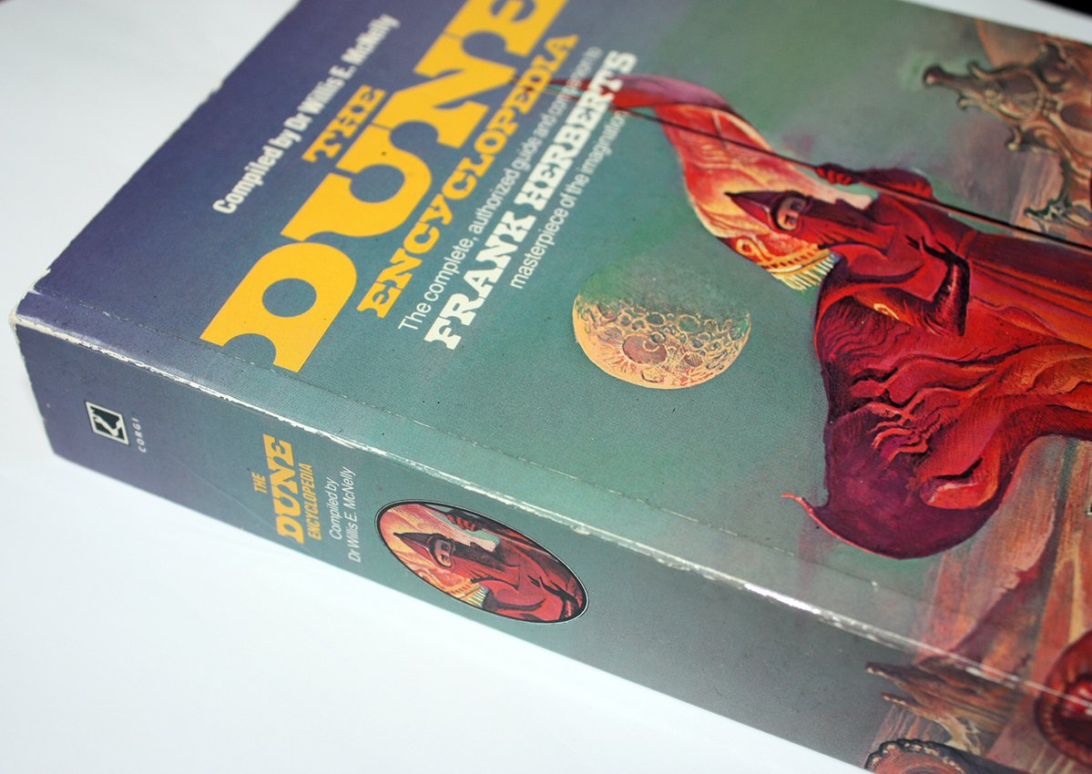 THE DUNE ENCYCLOPEDIA BY Willis E. (compiler) Mcnelly PAPERBACK **ACCEPTABLE**