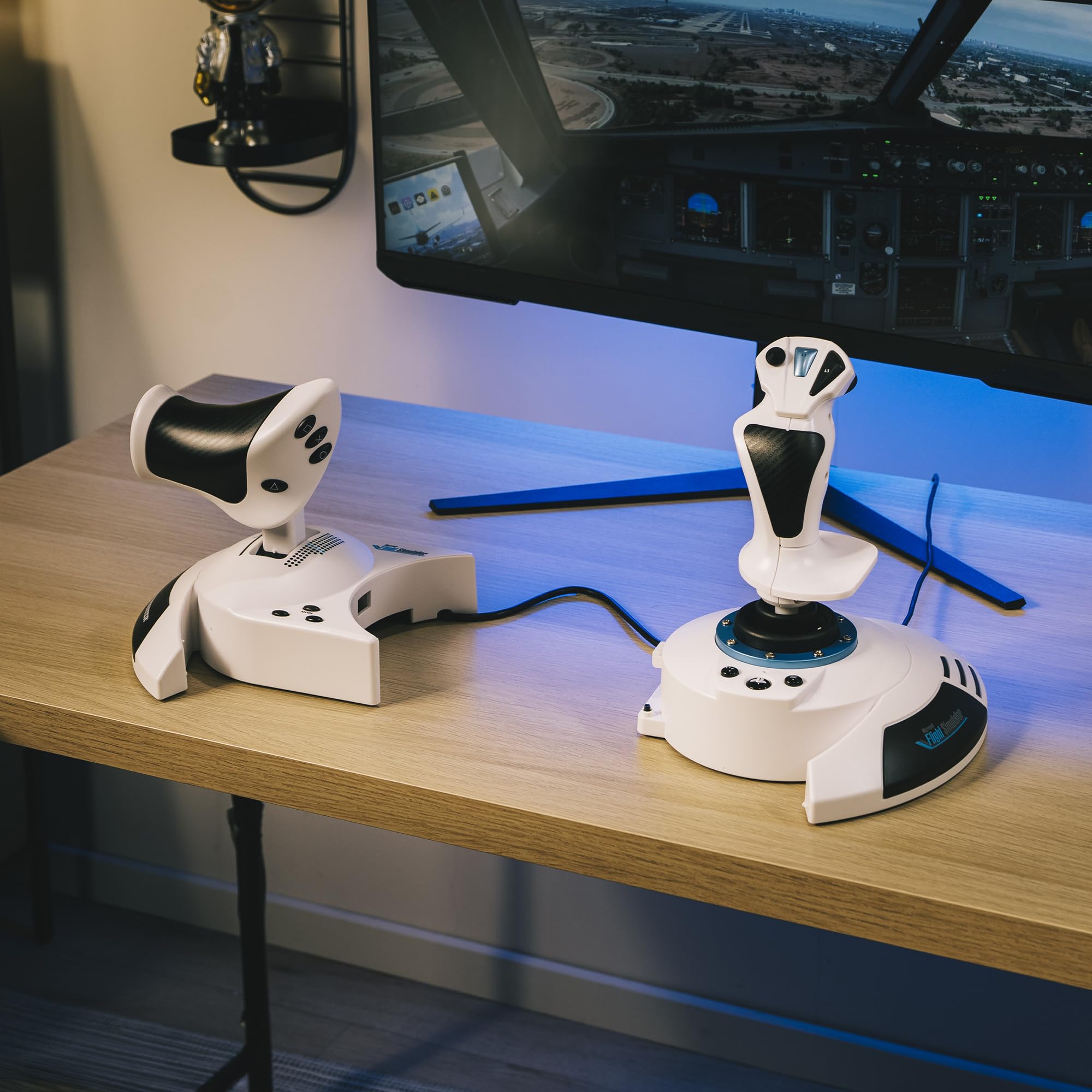 Thrustmaster T.Flight Hotas 5 Microsoft Flight Simulator Edition - Joystick de Vuelo, Mando de Potencia y Controlador de Simulación con Licencia Oficial de Microsoft Flight Simulator para PS5, PS4, PC