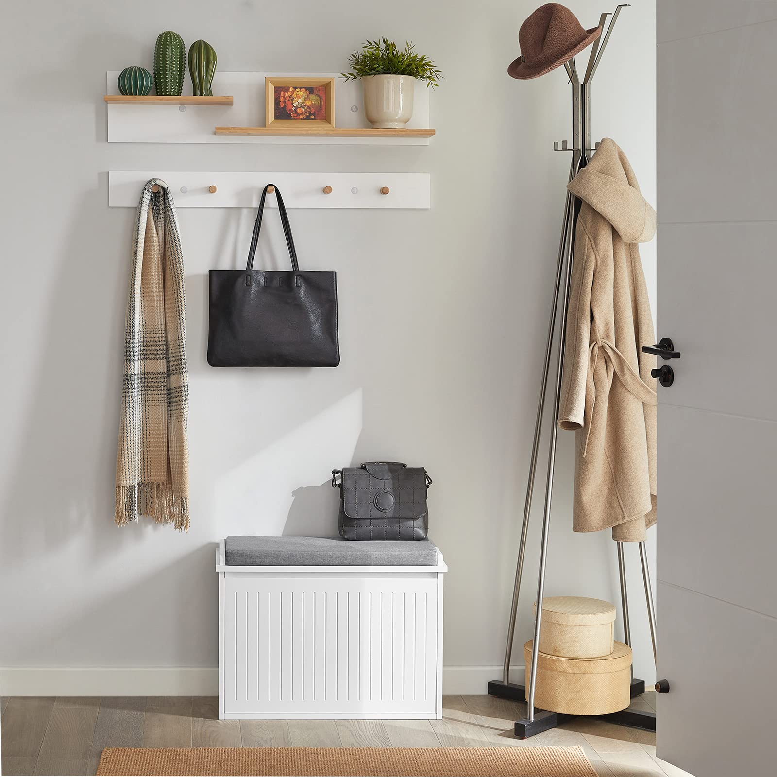 SoBuy Banc Chaussures avec abattant 62x26x45cm pour entrée | Meuble de rangement avec coussin rembourré polyester, MDF E1, pieds antidérapants, charge 150kg, blanc FSR98-W