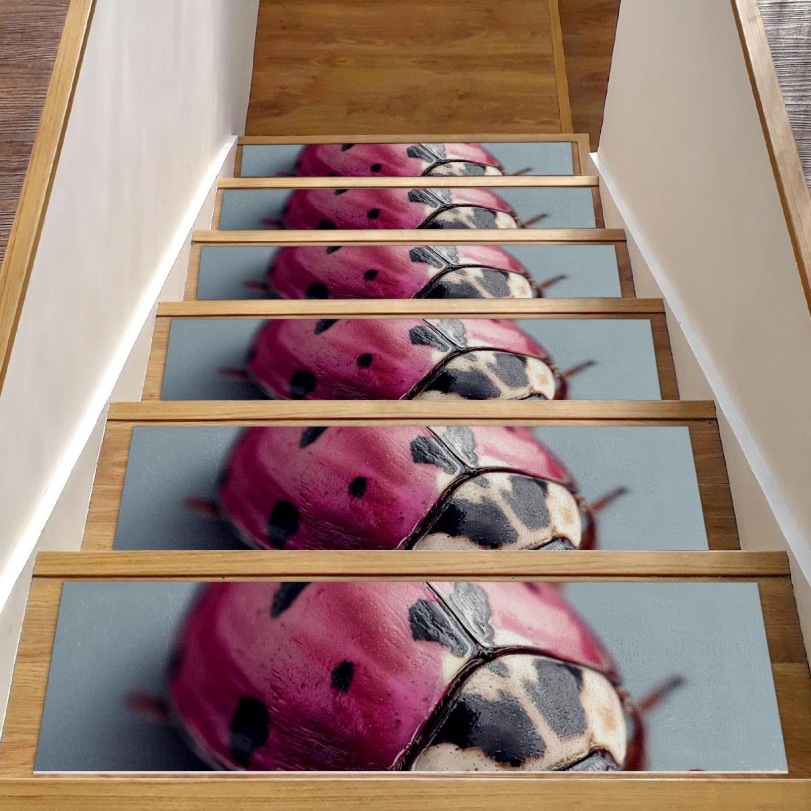 Marches d'escalier motif coccinelle pour sécuriser les pas des enfants et animaux