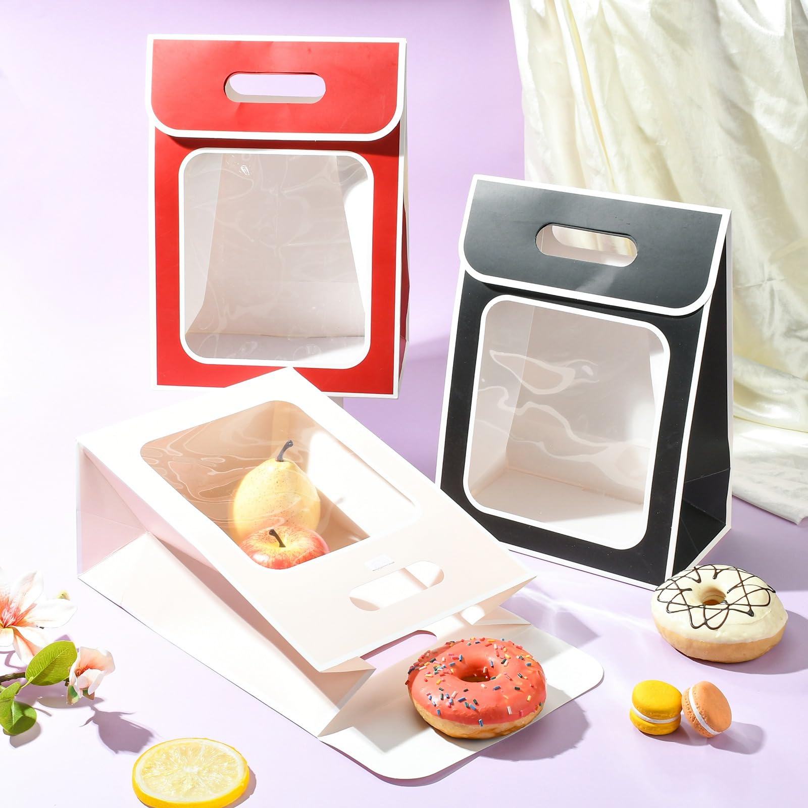 LiQunSweet Lot de 12 sacs cadeaux rectangulaires en papier kraft avec fenêtres en plastique - 4 styles - Noir, rose, rouge, blanc