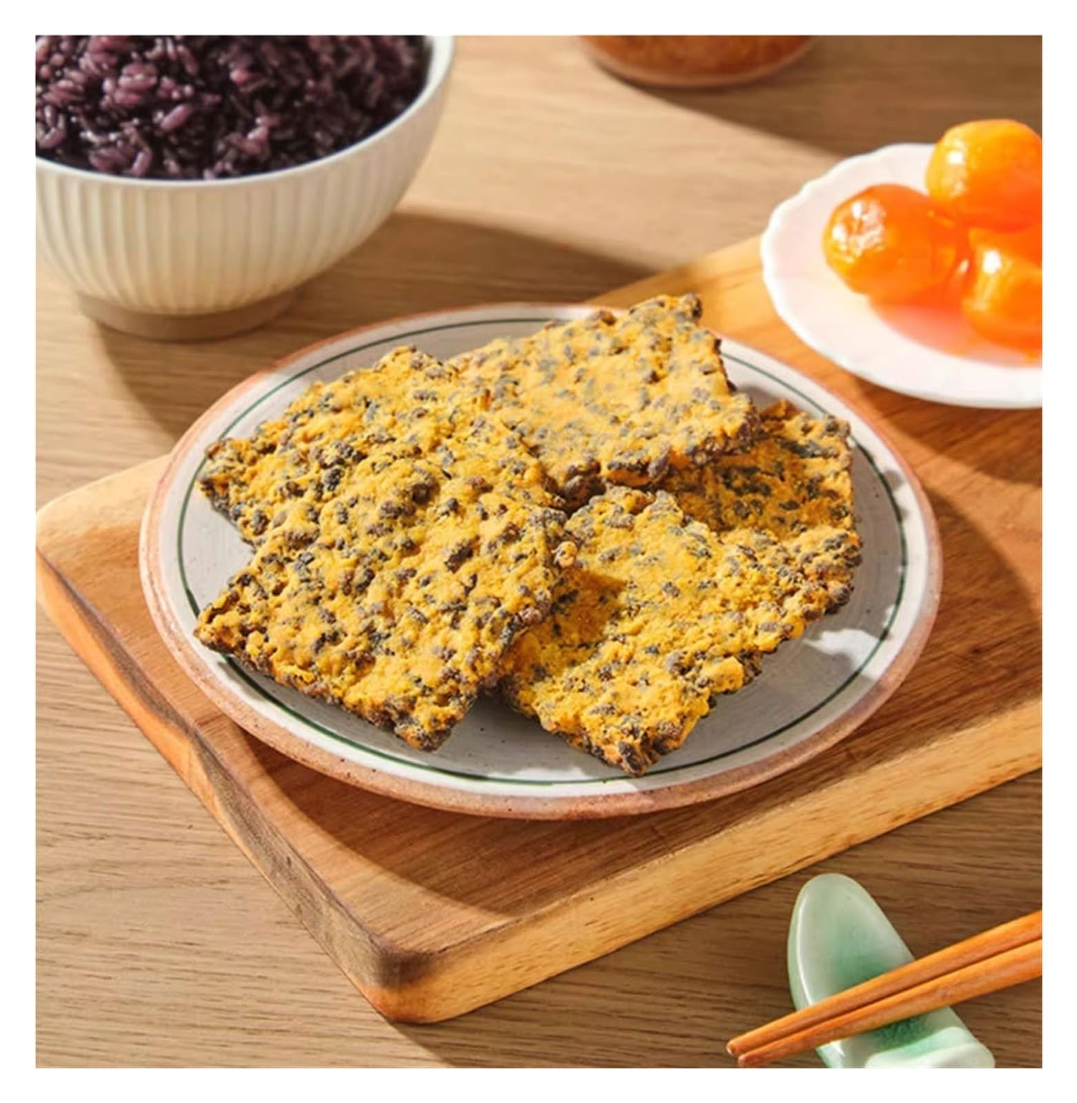 240 g de galletas de arroz Black Gold, un refrigerio único con un rico aroma a yema de huevo y una textura crujiente.(2pcs)