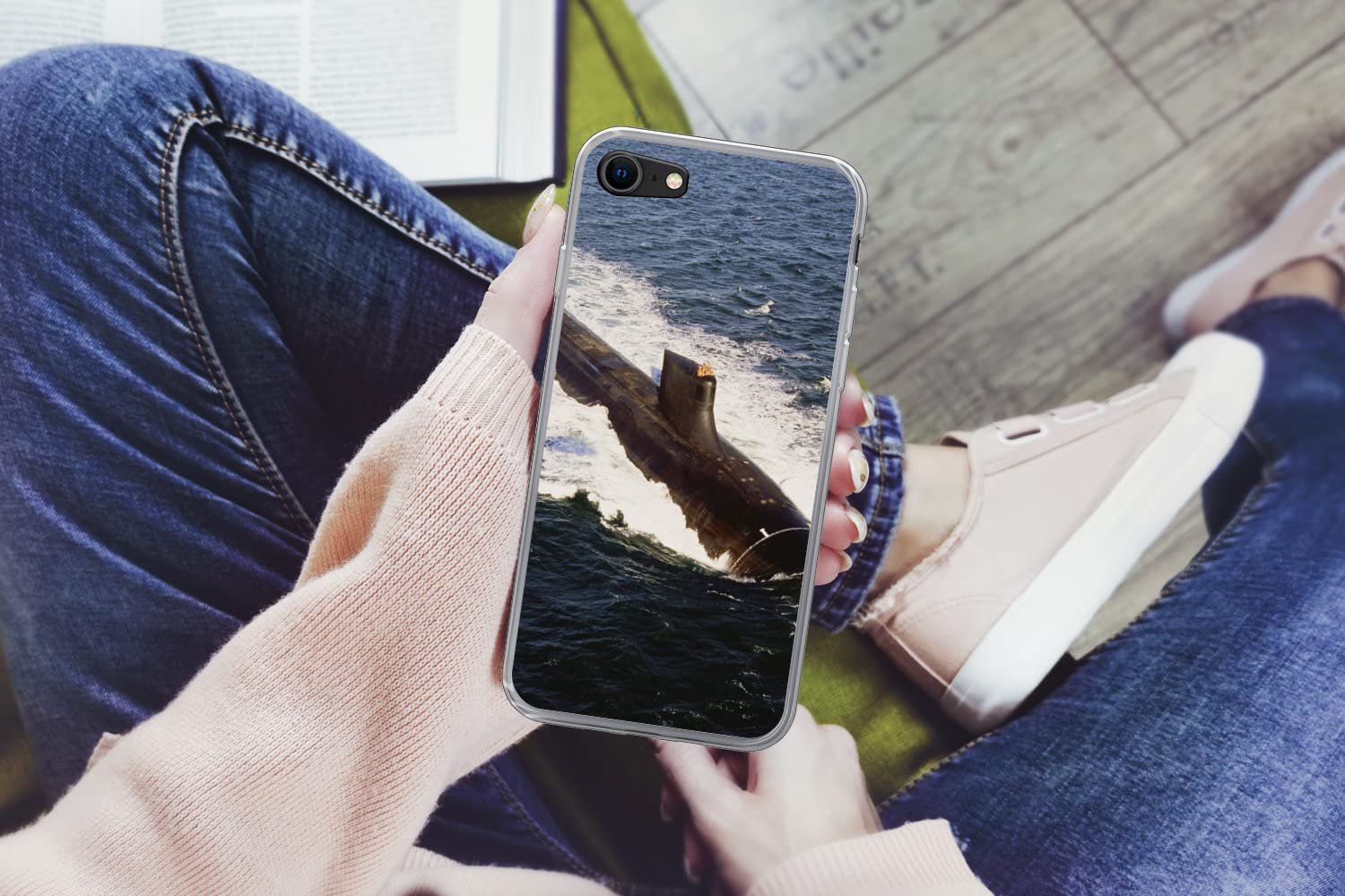 MuchoWow Funda para iPhone 7 - Un Submarino se sumerge en el Agua - Funda de Silicona/Funda Blanda para teléfono móvil