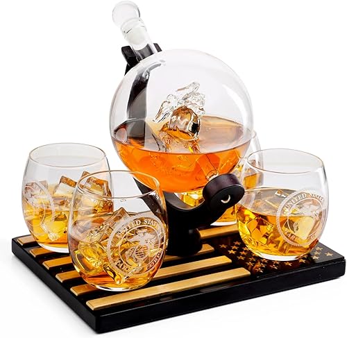 U.S. Marine Globe - Juego de decantador de whisky con 4 vasos de licor, base de bandera de madera, juego de regalo para veteranos marinos, regalos