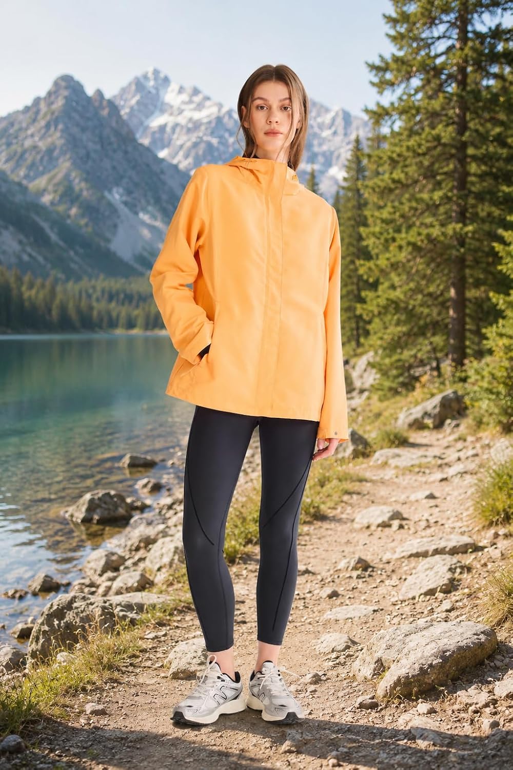 Orolay Women's Lightweight Outdoor Jacket Hooded Packable Softshell Raincoat Travel Hiking Windbreaker