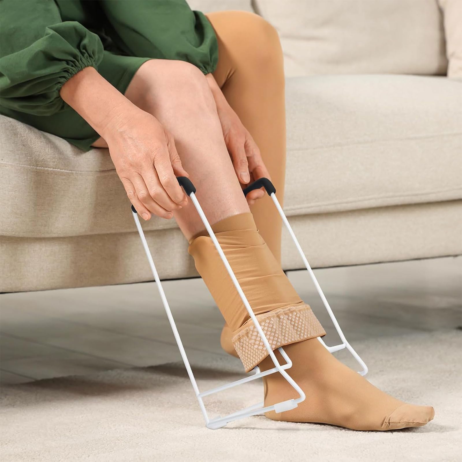Herramienta de ayuda para calcetines resistente a la corrosión con marco inclinado suave para un fácil uso, dispositivo de ayuda de aluminio ligero para ancianos y pacientes postoperatorios