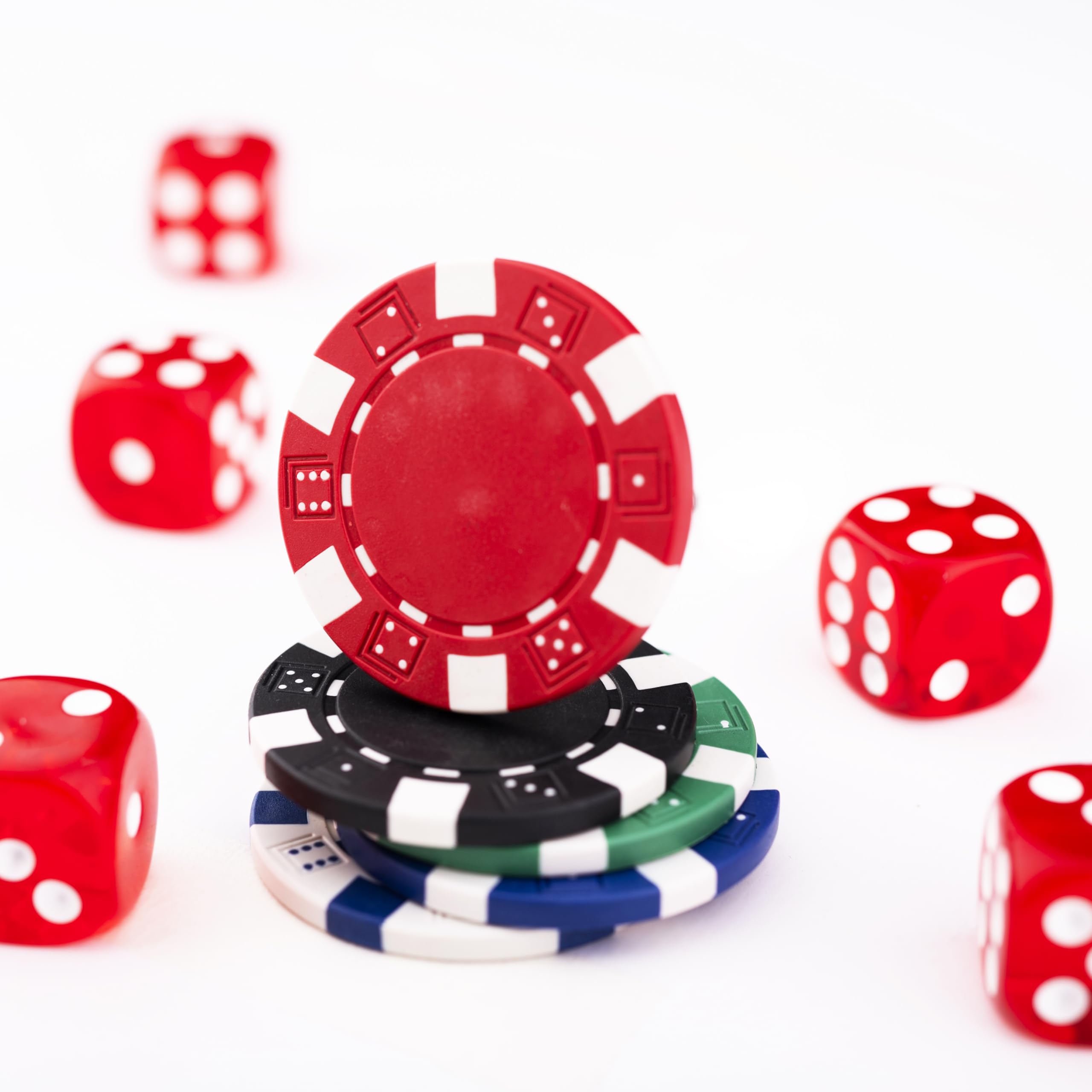 Engelhart - 320915 – Poker-Set – Koffer aus versilbertem Metall – 500 Chips 11,5 g ohne Nummer + 2 Kartenspiele, 1 Croupier-Knopf, 5 Würfel - 5