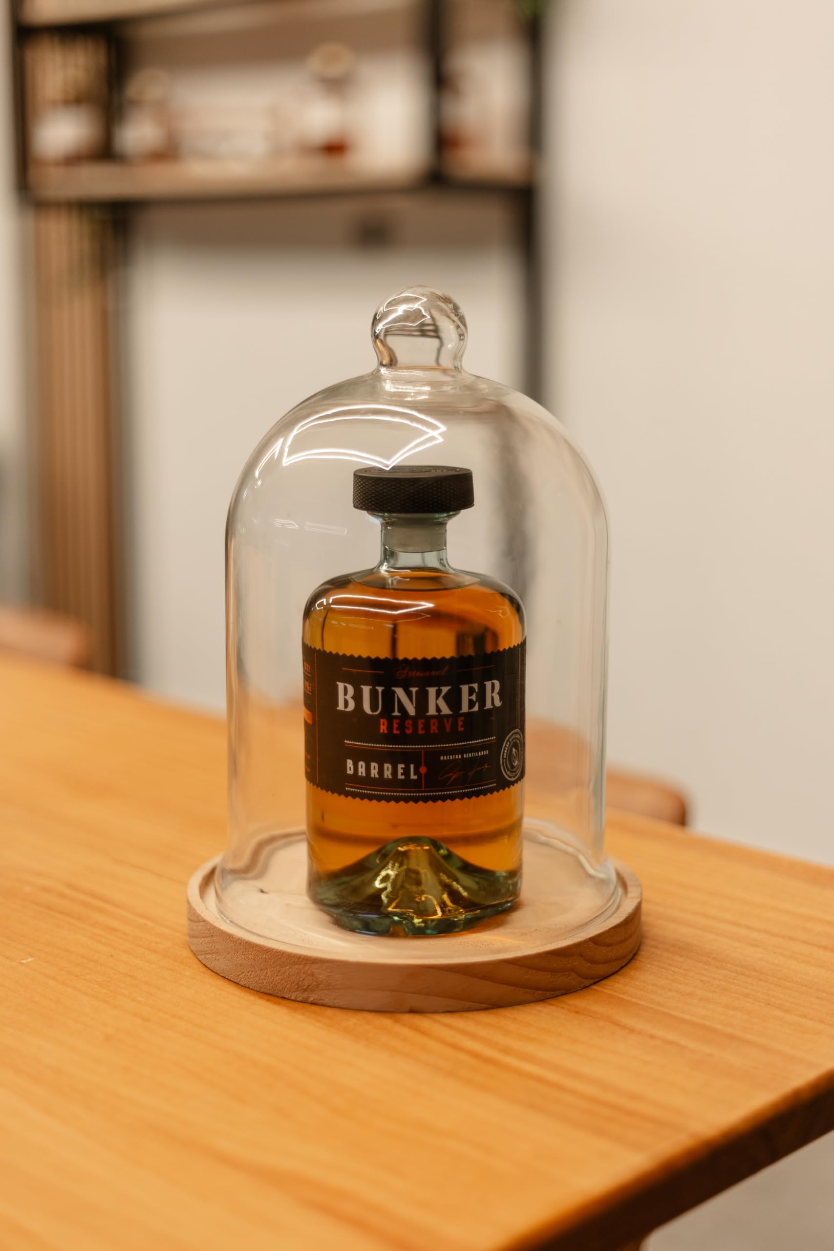 Bunker Distillery - Ginebra Premium Bunker Barrel - Botella 70 cl - Envejecida en Barrica de Roble - Elaboración Artesanal - Sin Gluten - Ingredientes 100% Naturales