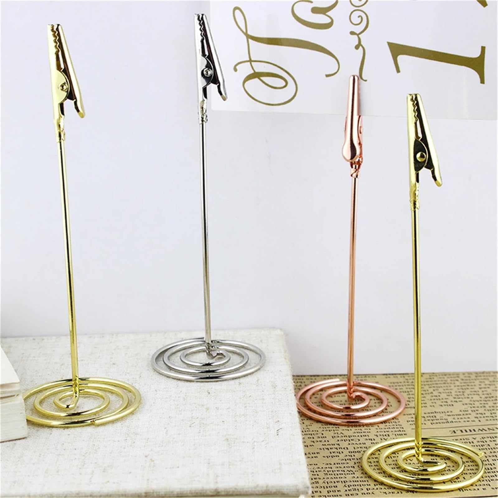 50 stücke Platzkartenhalter Memo Clip Stand Tischnummer Foto TischkartenhalTer(Gold)