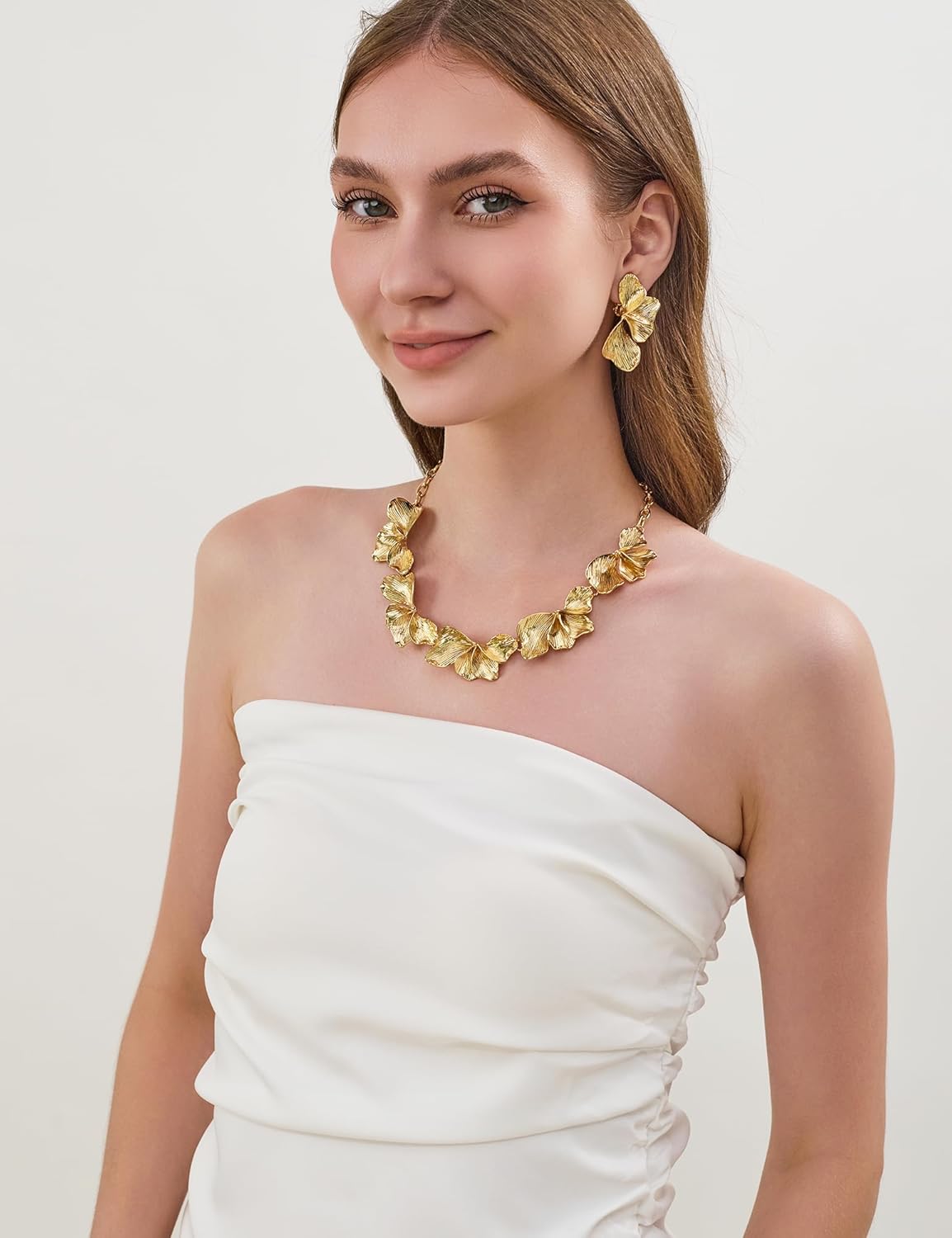 WOWORAMA Gold Statement Necklace for Women Boho Chunky Gold Necklaces Vintage Flower Choker Necklaces Trendy Sectored Floral Collar Necklace Jewelry - Image 4