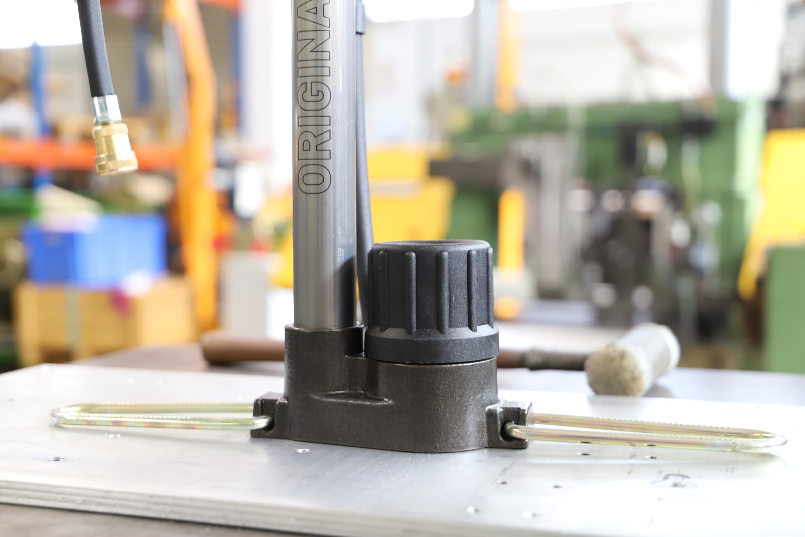 SKS Germany Pompe à Pied RENNKOMPRESSOR60 (y Compris la tête de Valve MV Easy (SV, AV, DV) et SKS CLIK TEC, manomètre de précision, Tube en métal, Pied en Fonte, poignée en Bois, Pression Max. : 16