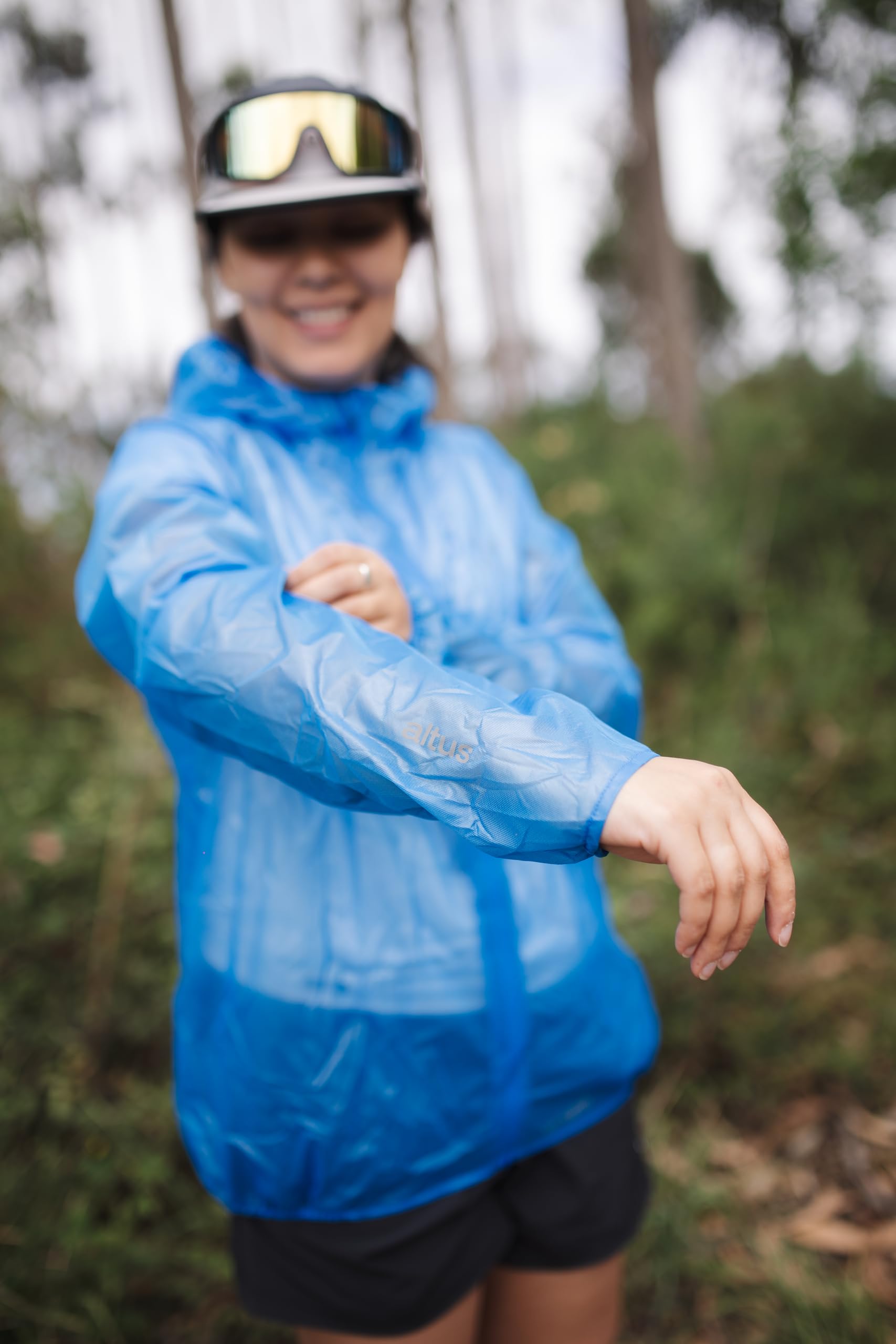 ALTUS Tahoe Chubasquero Ultraligero con Capucha Ideal para la Práctica del Running