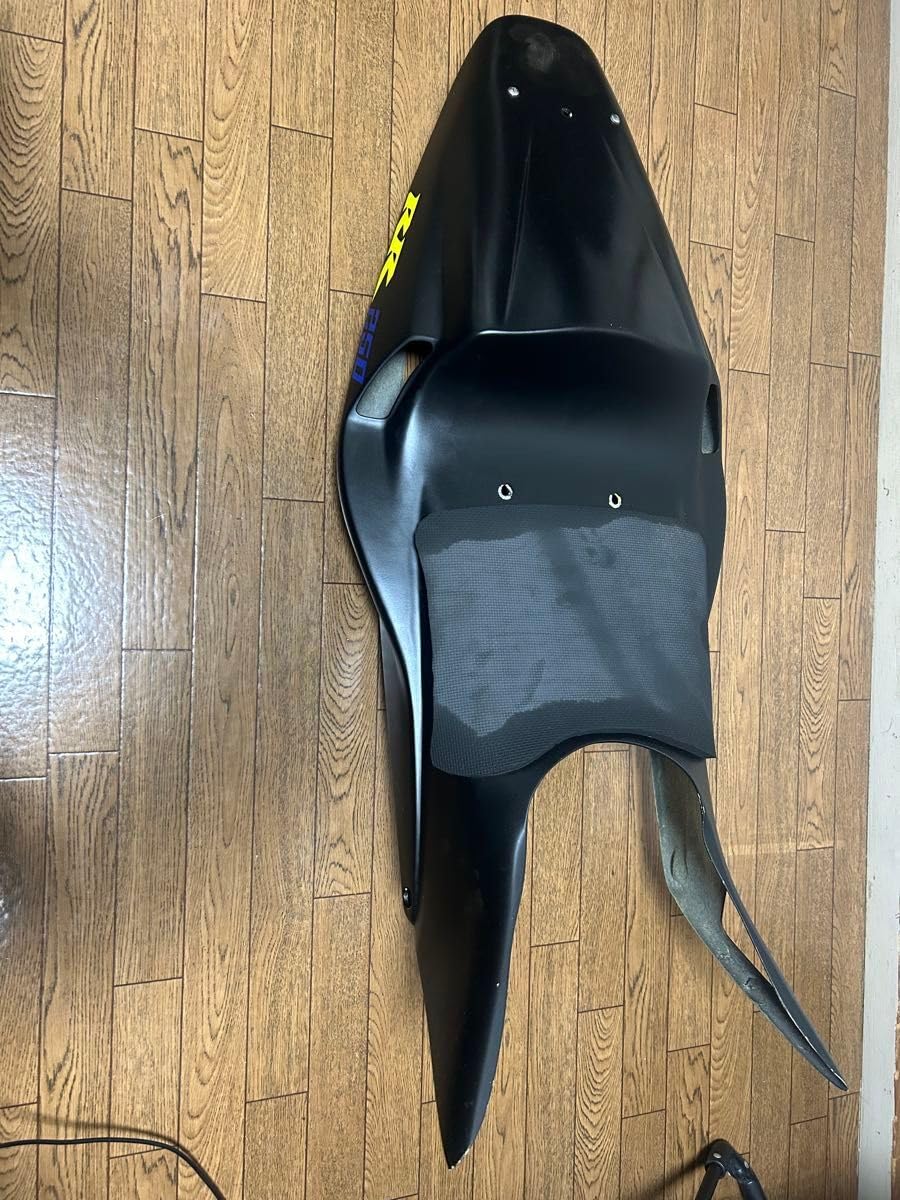 cbr250rr リアカウル　mc22 Amazon.co.jp: 才谷屋 cbr250rr mc22 リアカウル テールレンズ付き