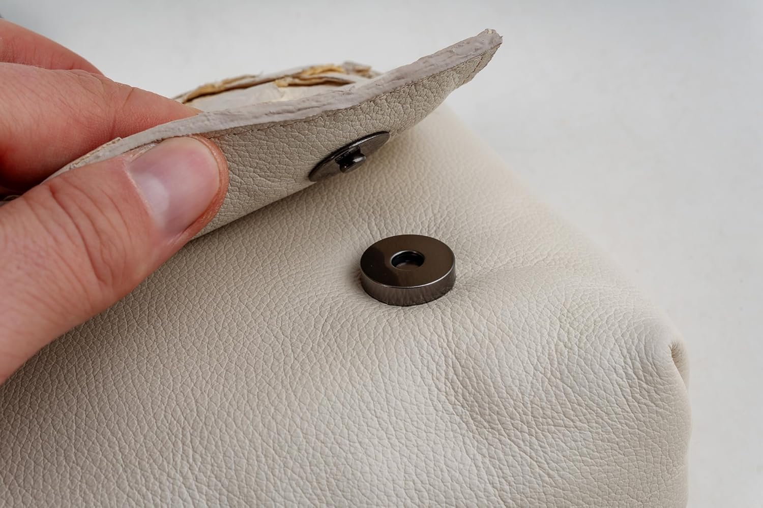 Bolsa Luna em Couro Legítimo de Pirarucu Sustentável, Alça Intercambiável, Tamanho Único – Marca Sool em promoção! Veja a oferta e mais achadinhos de Bolsas 8 Hoje é o melhor dia para comprar Bolsa Luna em Couro Legítimo de Pirarucu Sustentável, Alça Intercambiável, Tamanho Único – Marca Sool com aquele preço maroto! Promoção! Aproveite a oferta! 8