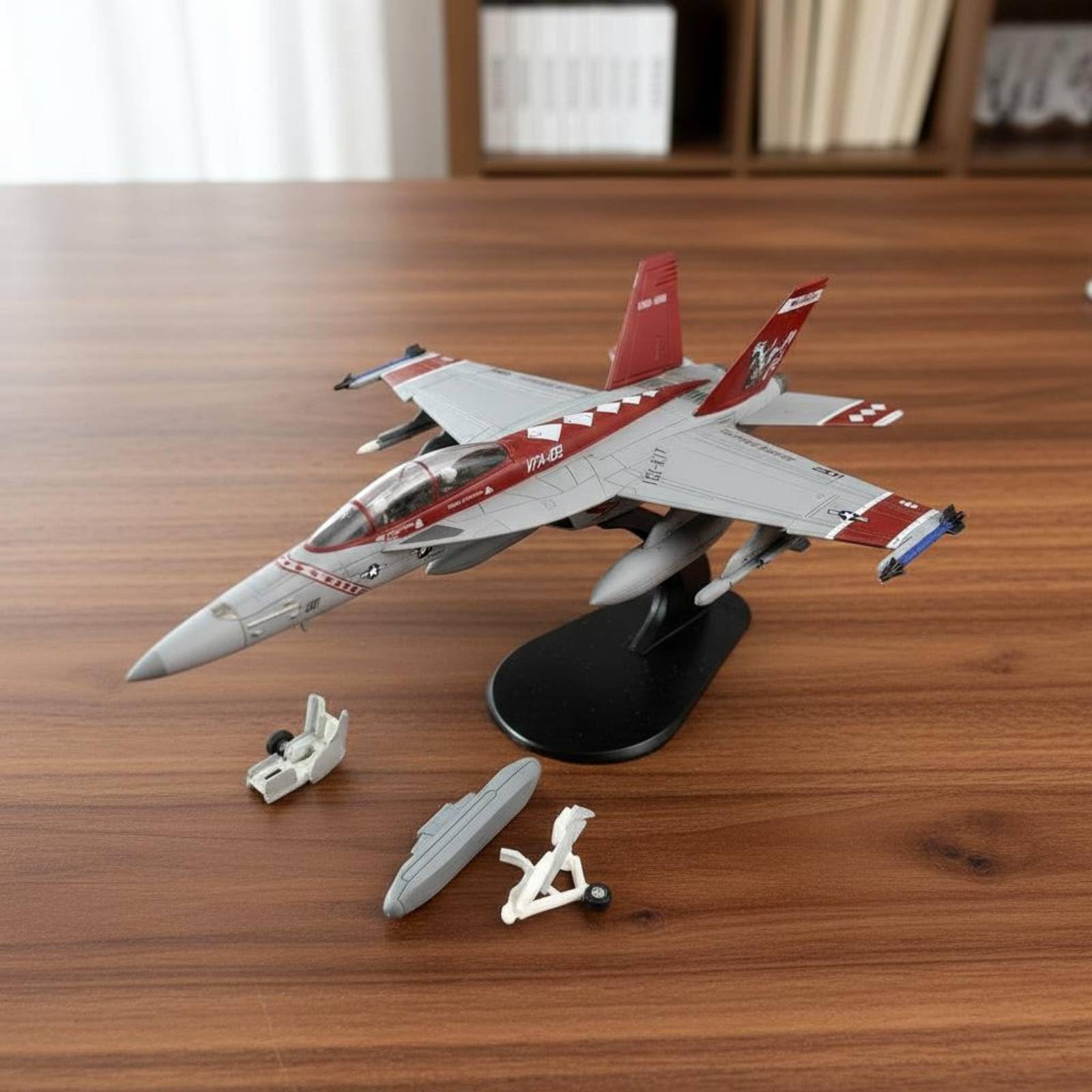 Riproduzione Fighter Jet Model in 1/100 Pressofuso Modellino di Caccia Fighter Jet Model Dettagli Realistici Aereo da Caccia in Lega per Collezionisti
