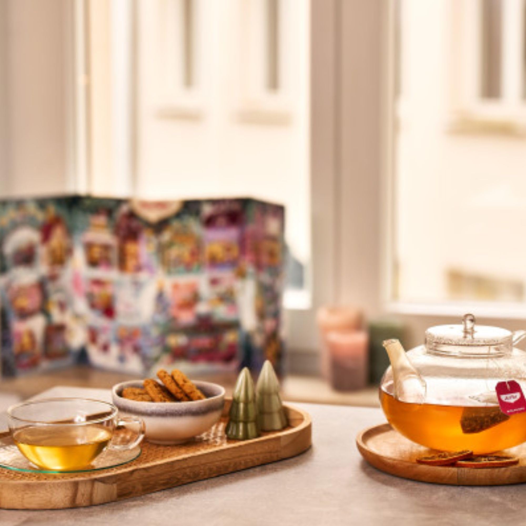 Yogi Tea Calendario de Adviento de Tés 2025 – 24 Variedades de Té Orgánico, 24 Bolsitas y Mensajes Inspiradores