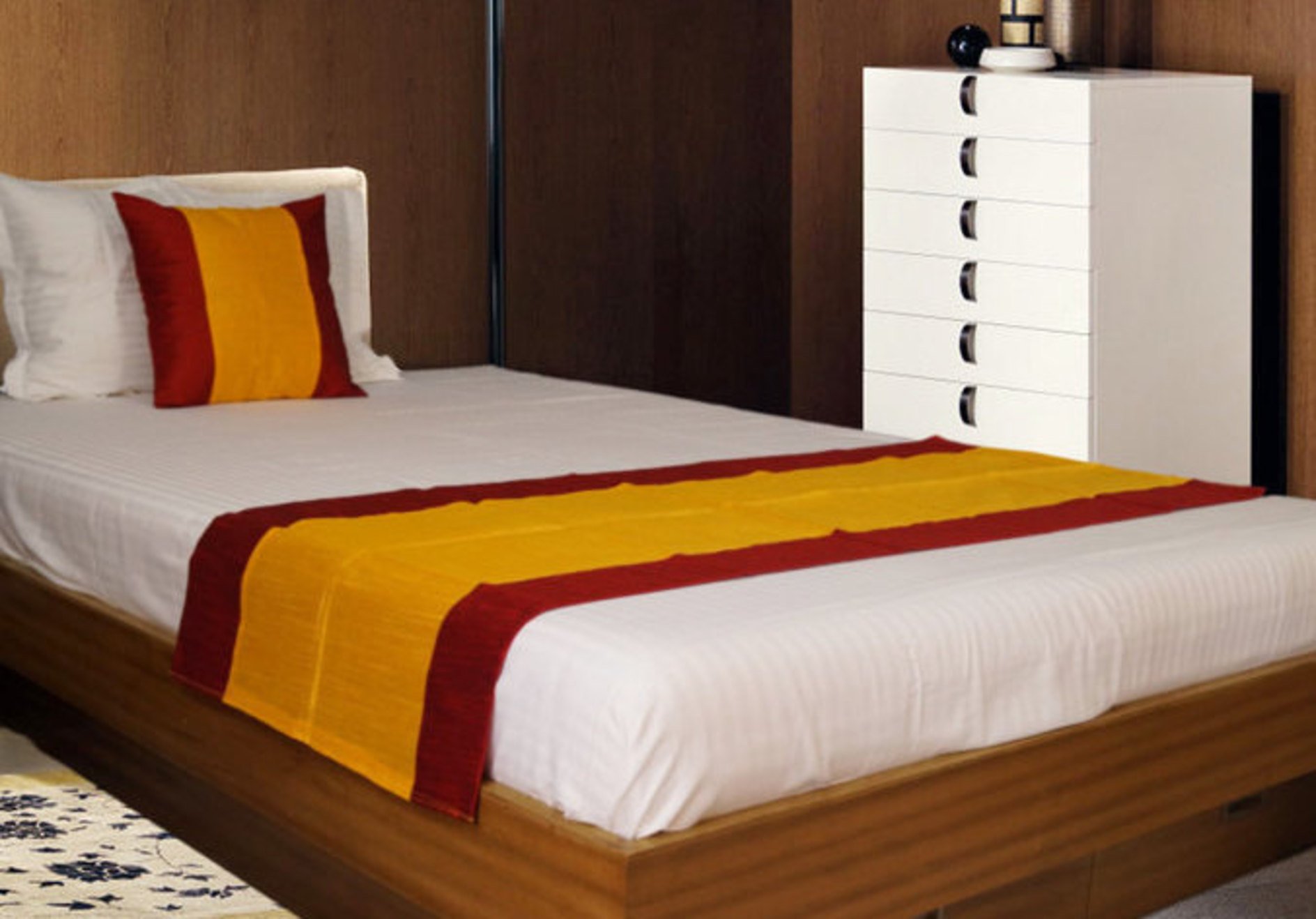 Vissage Classic Plain Bed Single Runner with 1 Cushion Cover