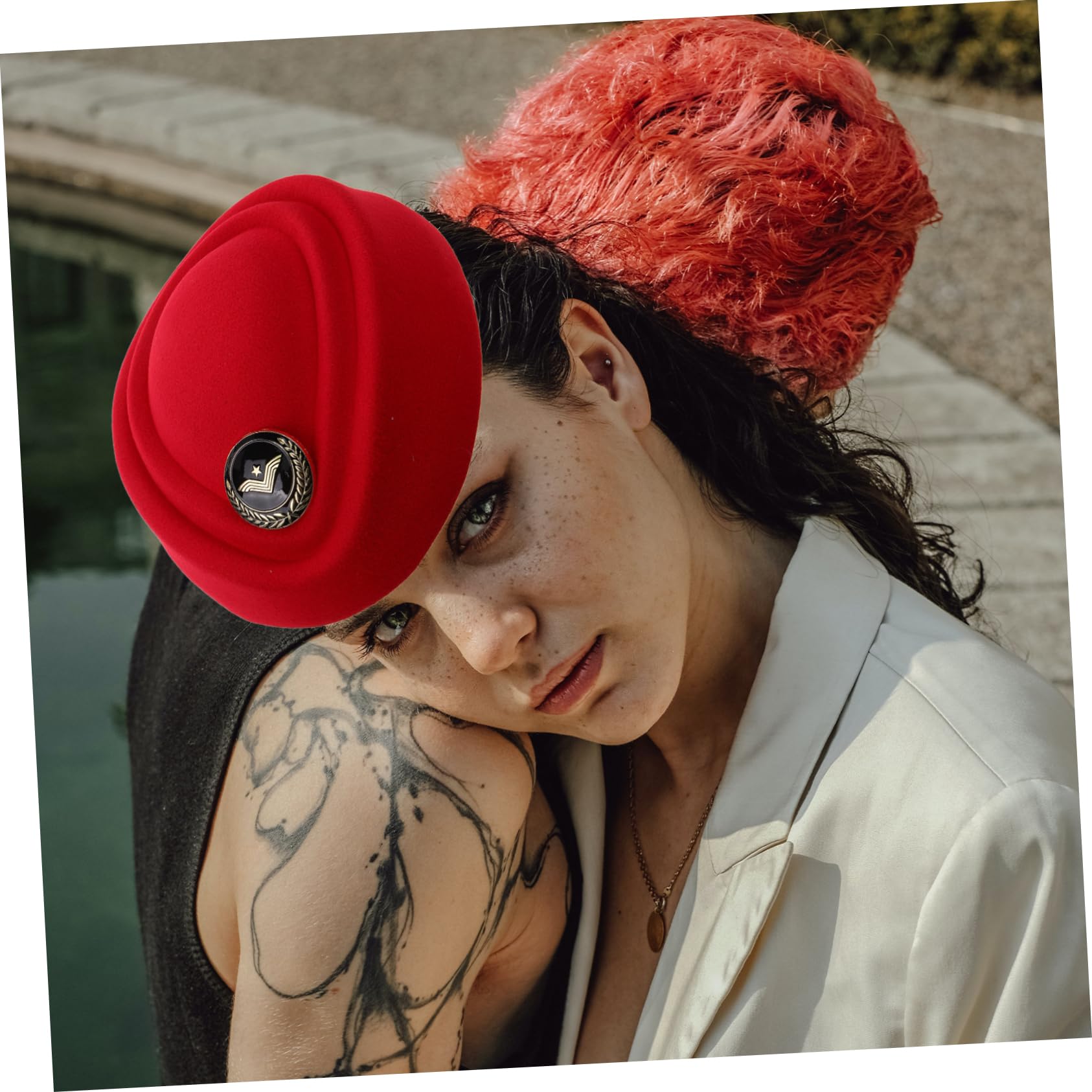 LIFKOME Chapeau d'hôtesse Chapeau de Fete de fête de Cosplay Uniforme Accessoire de Cosplay hôtesse de l'air de Pilote Adulte Uniforme Feutre Rouge