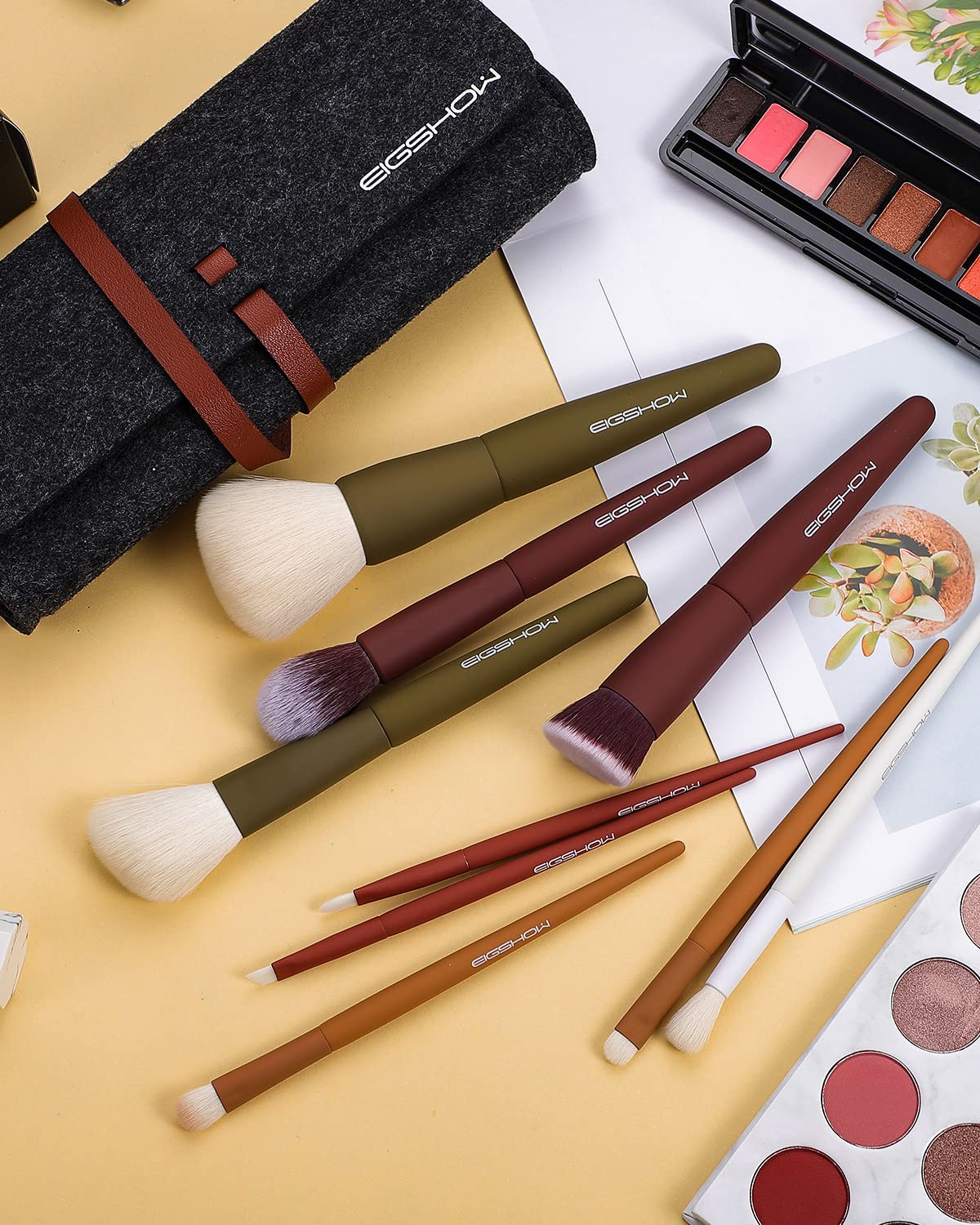 EIGSHOW Ensemble de pinceaux de maquillage de voyage essentiels à 5 couleurs avec fibres synthétiques extra-douces - Végétalien et sans cruauté envers les animaux