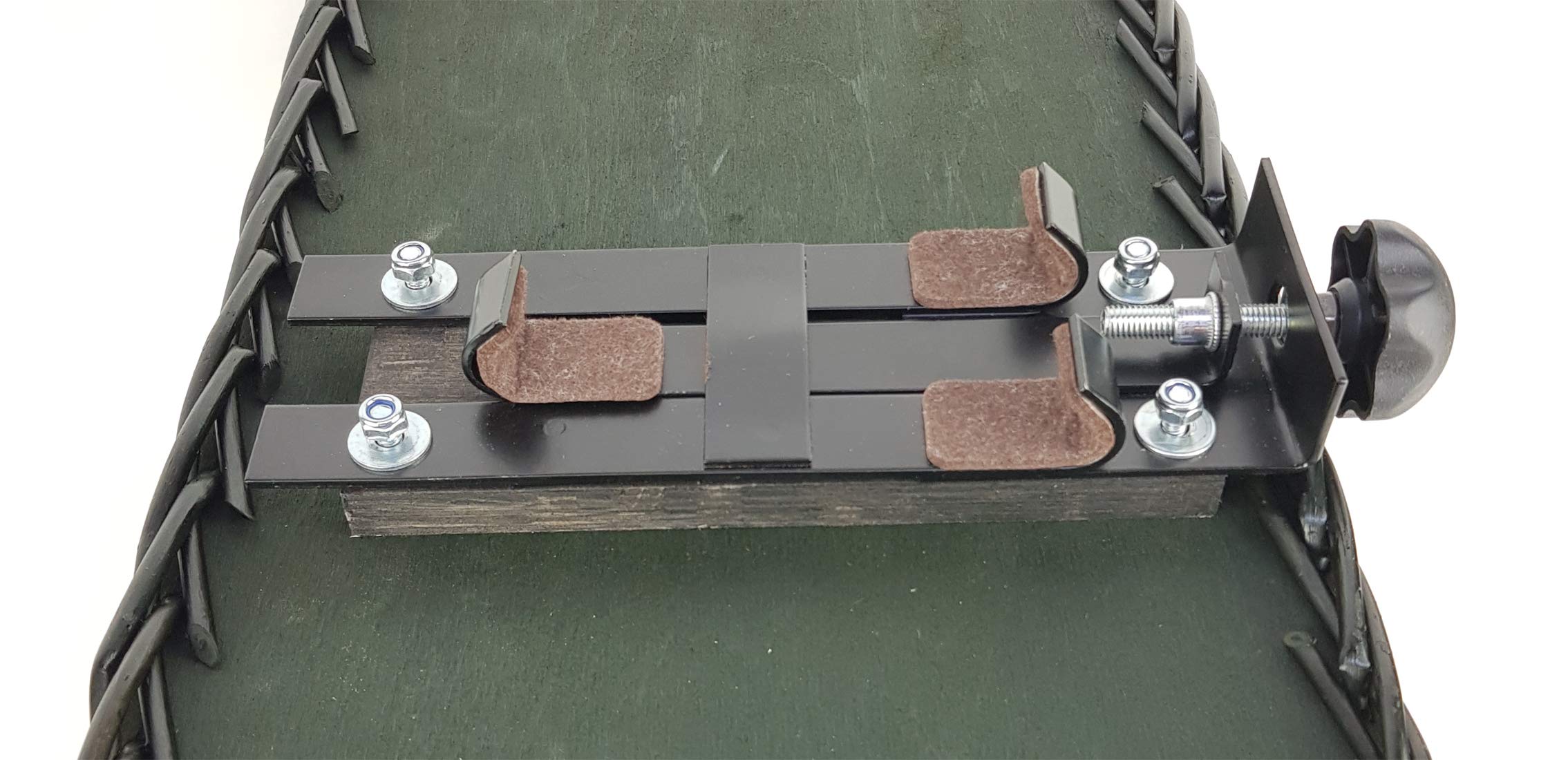 Tigana Hundefahrradkorb für Gepäckträger aus Weide 60 x 39 cm Schwarz Gitter Tierkorb Hinterradkorb Hundekorb für Fahrrad (S-S) (XXL + Kissen/Holz/Einlage G1)