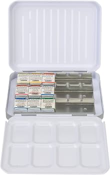 Una pintura de acuarela de una caja de anillos con un anillo en forma
