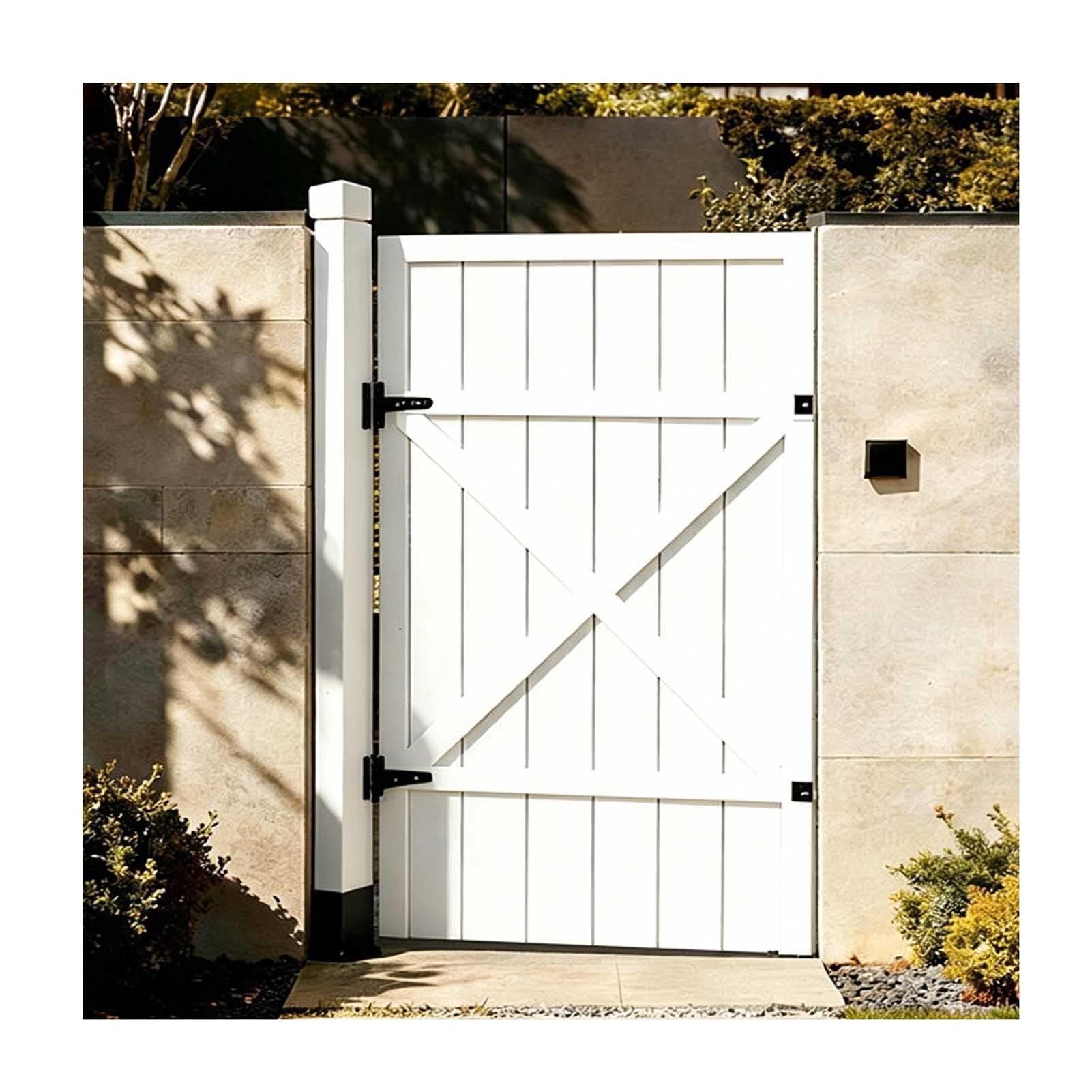Portail jardin bois massif blanc pour embellir l'accès de votre patio extérieur