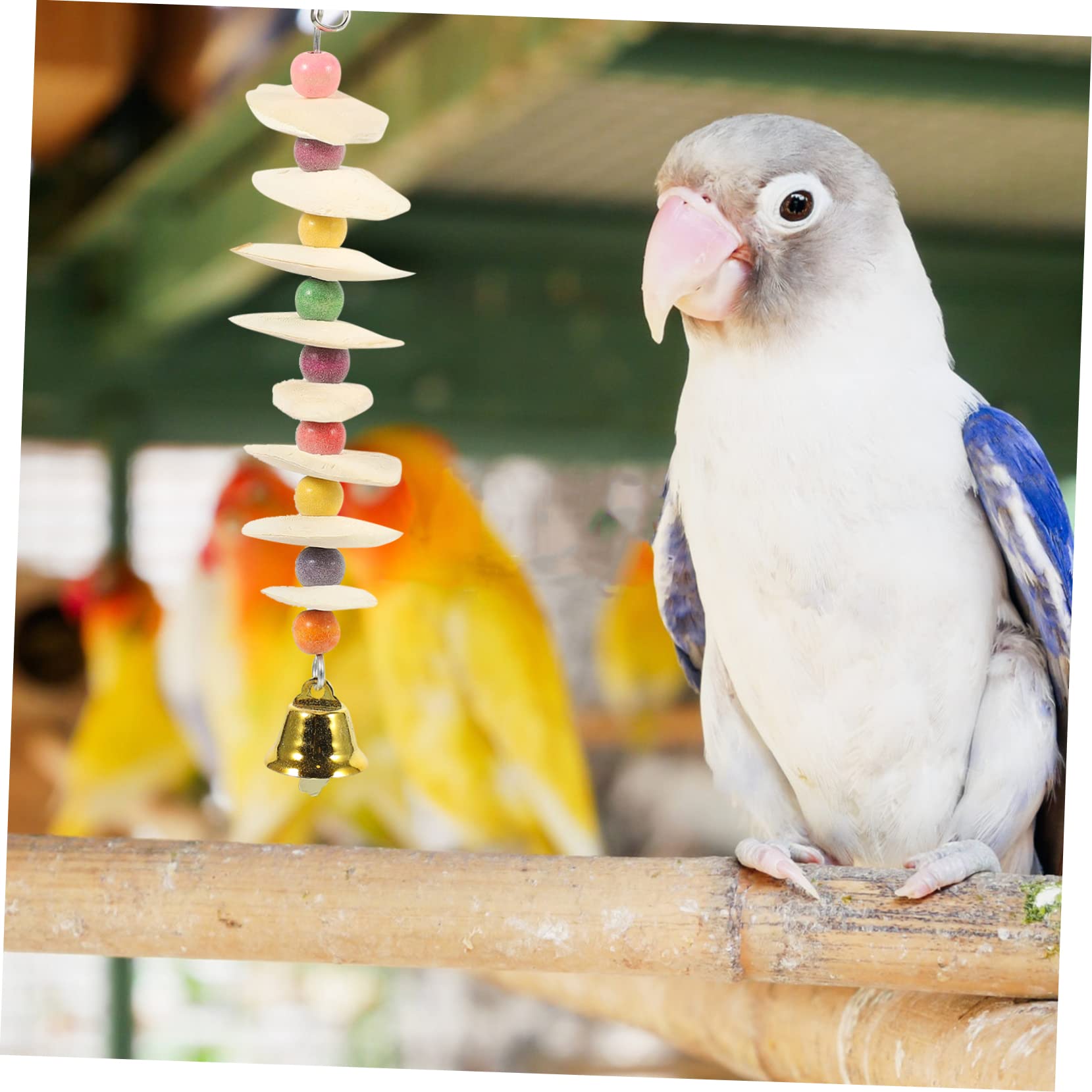 Yardwe 4 Pièces Jouet à mâcher Perroquet créativité Jouets Chime Shape Oiseau Accessoires Cage Perruche Perroquet pour Animaux de Compagnie Mordre Petit Perroquet os de seiche