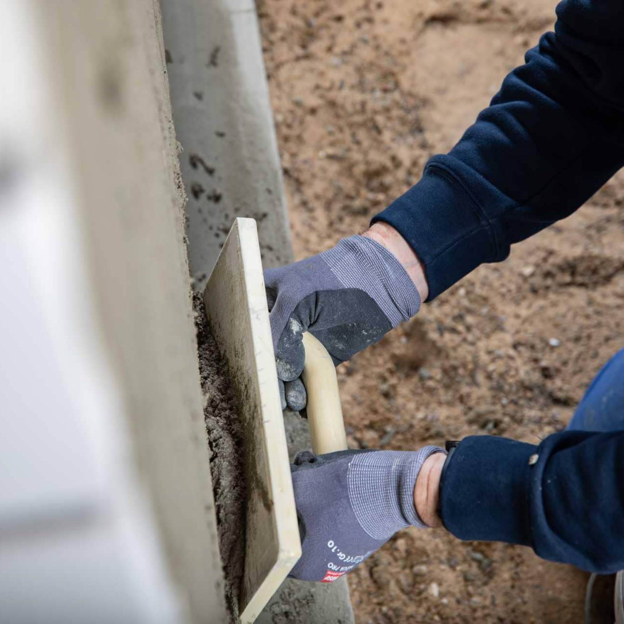 Ausgleichsmörtel - Egalisierung von Flächen - für Balkone, Wände innen und außen - auf zement-Basis, rissfrei, wasserfest, frostbeständig - 25 kg