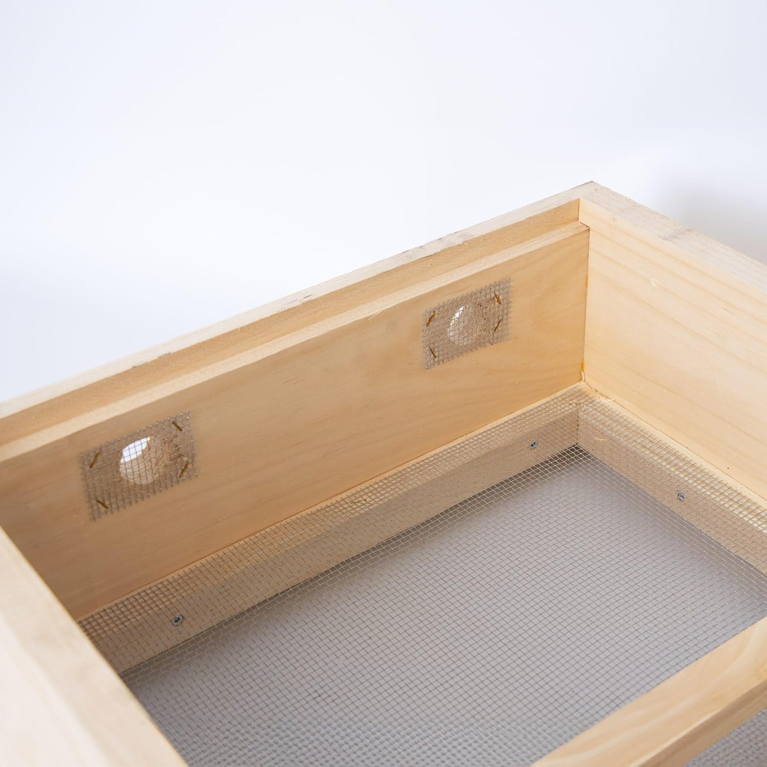 Stoney Acres Quilt Box Winter Hive Topper, Beekeeping Insulated Box for Winter Protection, Helps Retain Heat, Fits 10-Frame Langstroth Beehives