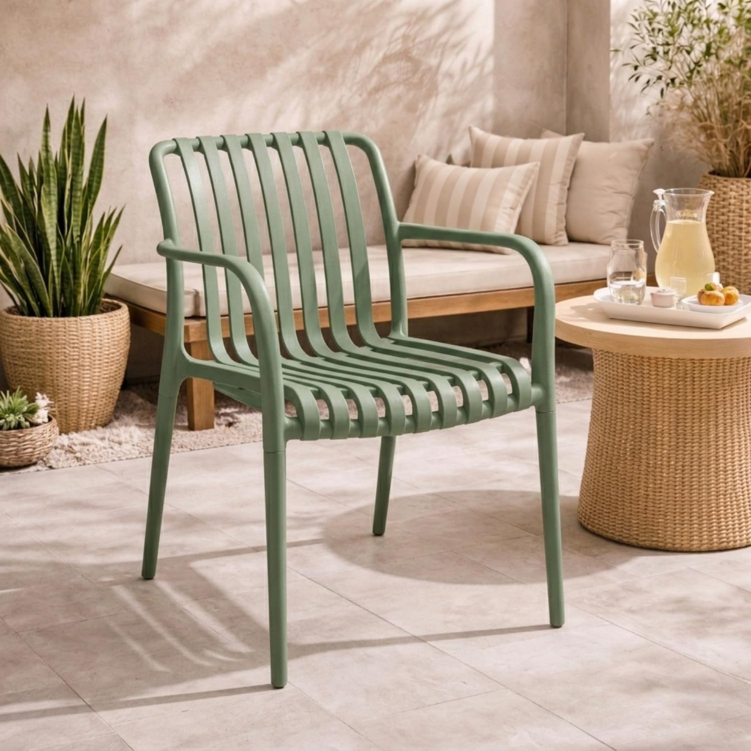 7H SEVEN HOUSE Pack de 4 Sillas Apilables de Exterior con Reposabrazos Kaia en Polipropileno 7house