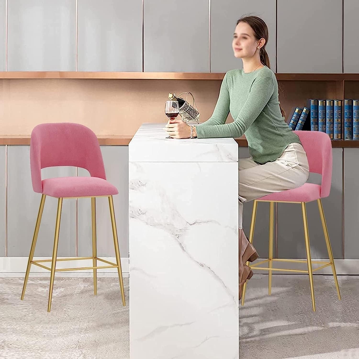 Taburete de Bar Moderno de Terciopelo, 1 Unidad, Altura de mostrador con Respaldo y Patas de Metal Dorado para Cocina.