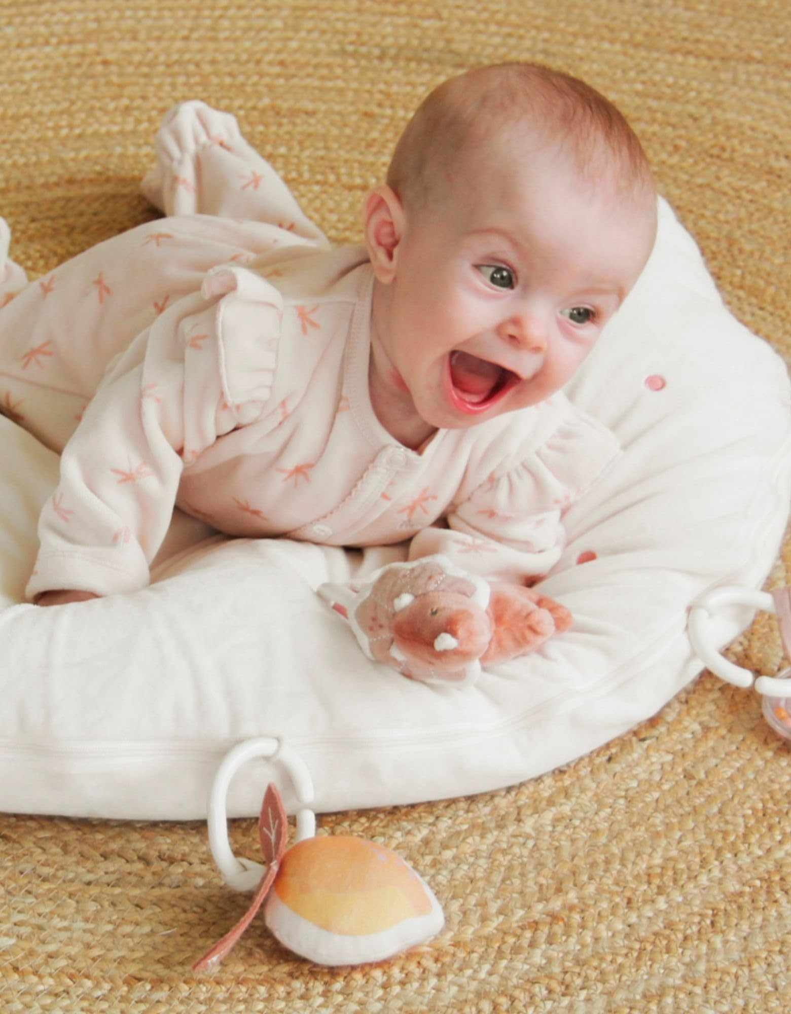 Noukie's - Coussin d'activités en Veloudoux - Popsie, Gigi & Louli