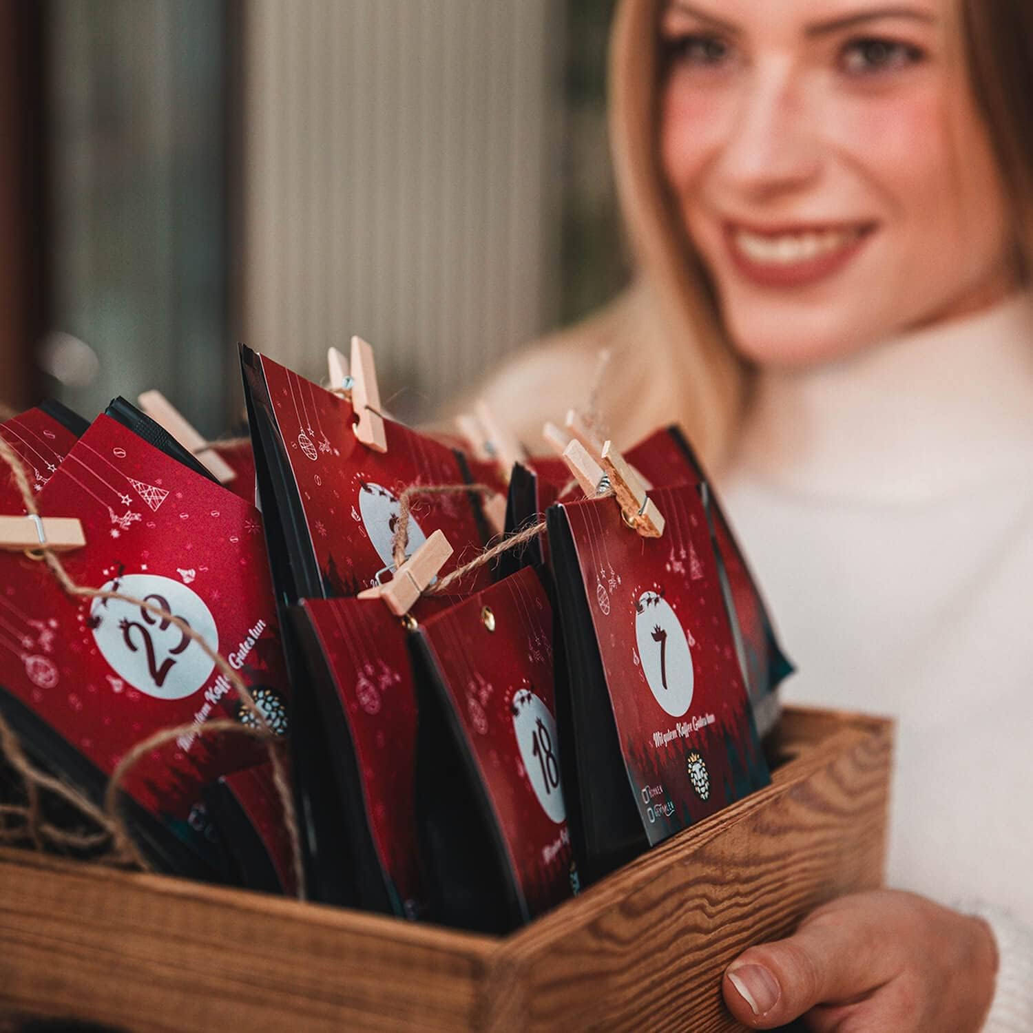 Kaffee Adventskalender 2026 - 24 x 30 g Kaffeebohnen, fair, Geschenk für Männer und Frauen