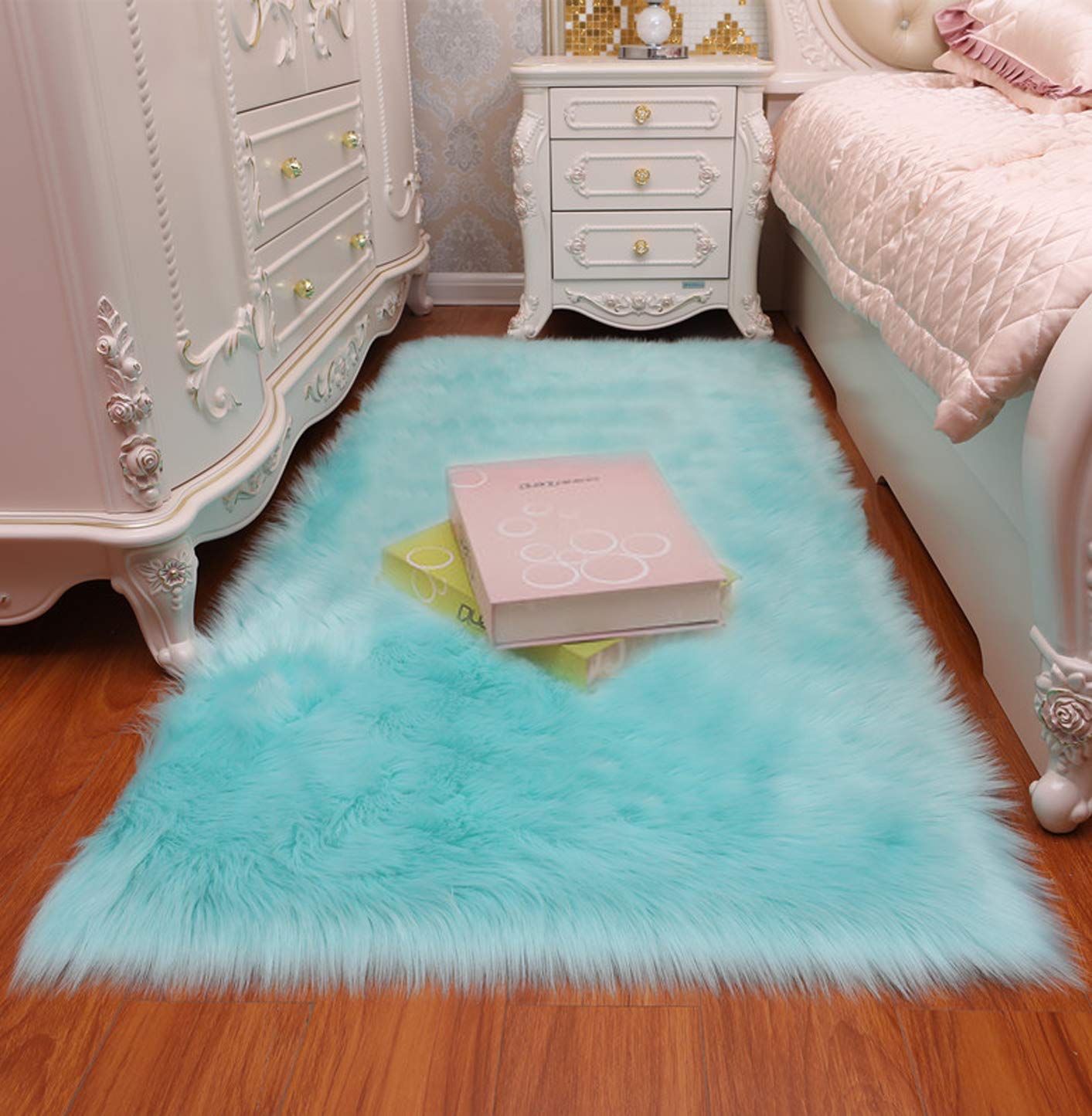 Luxury Soft Faux Sheepskin Chair Cover Couch Stool,Fur Area Rugs for Bedside Floor Mat Sofa 1.7x3ft,White